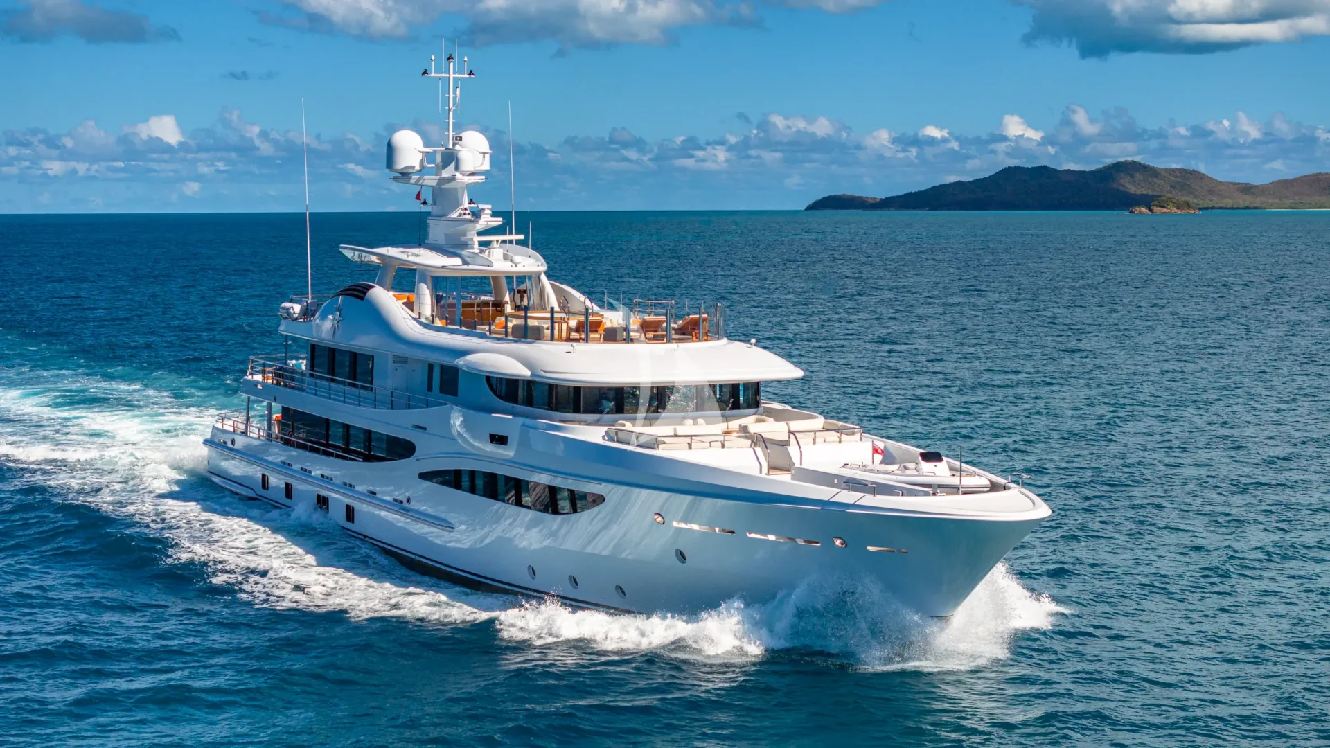 DEEP BLUE Charter Yacht