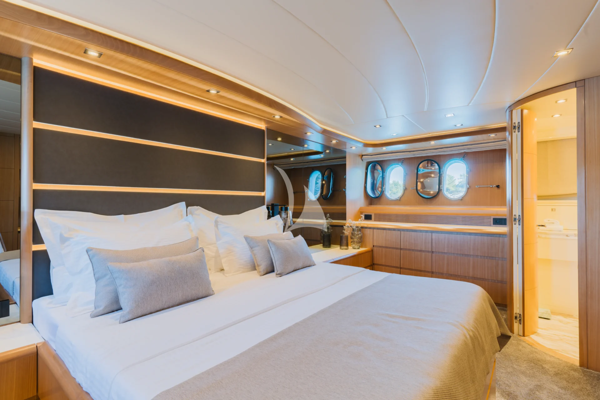 Cynthia Charter Yacht