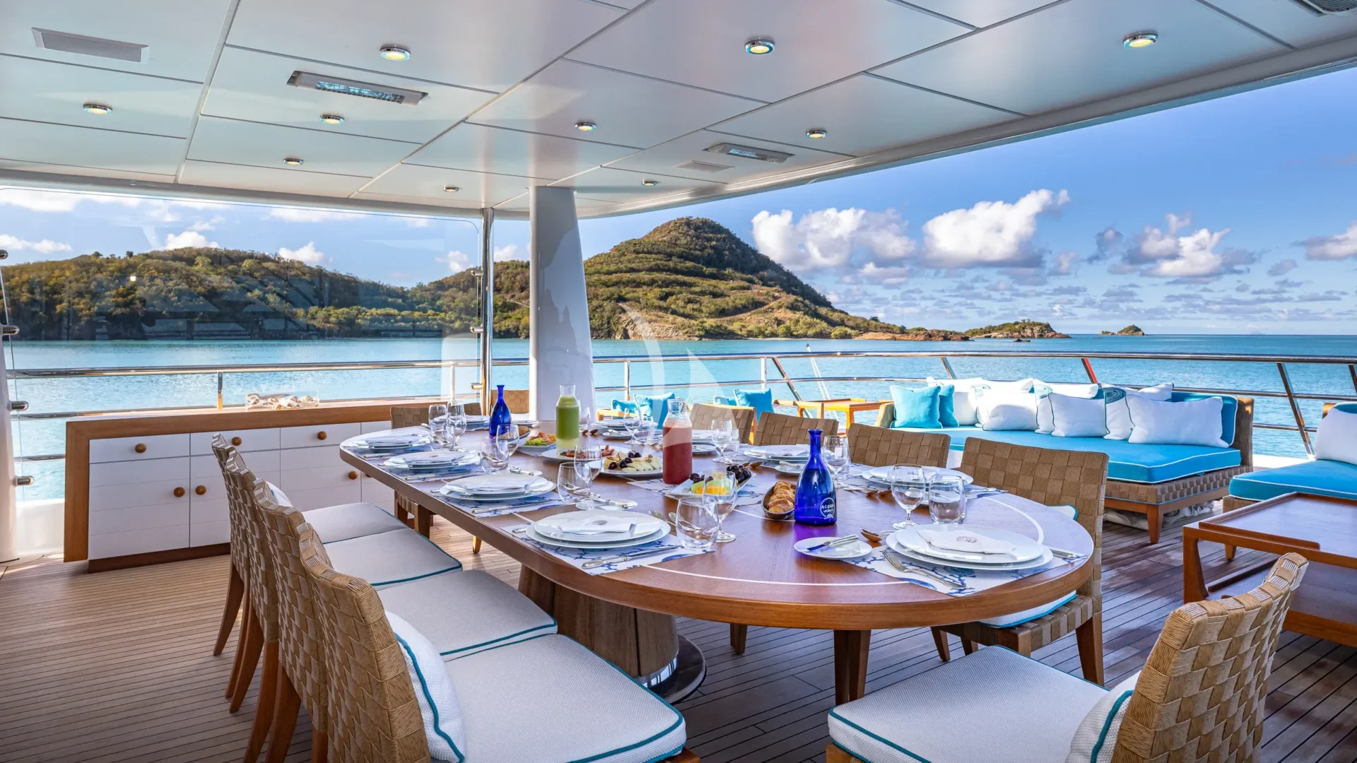 DEEP BLUE Charter Yacht