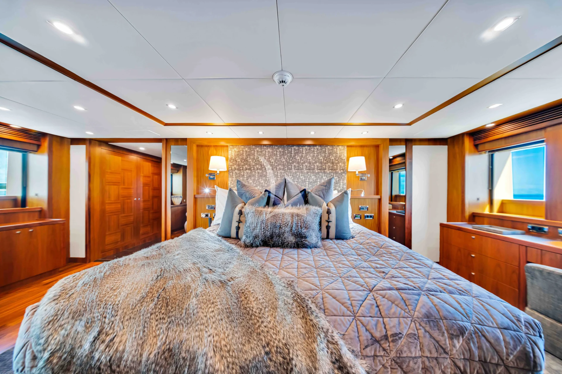 NATURAL 9 Charter Yacht