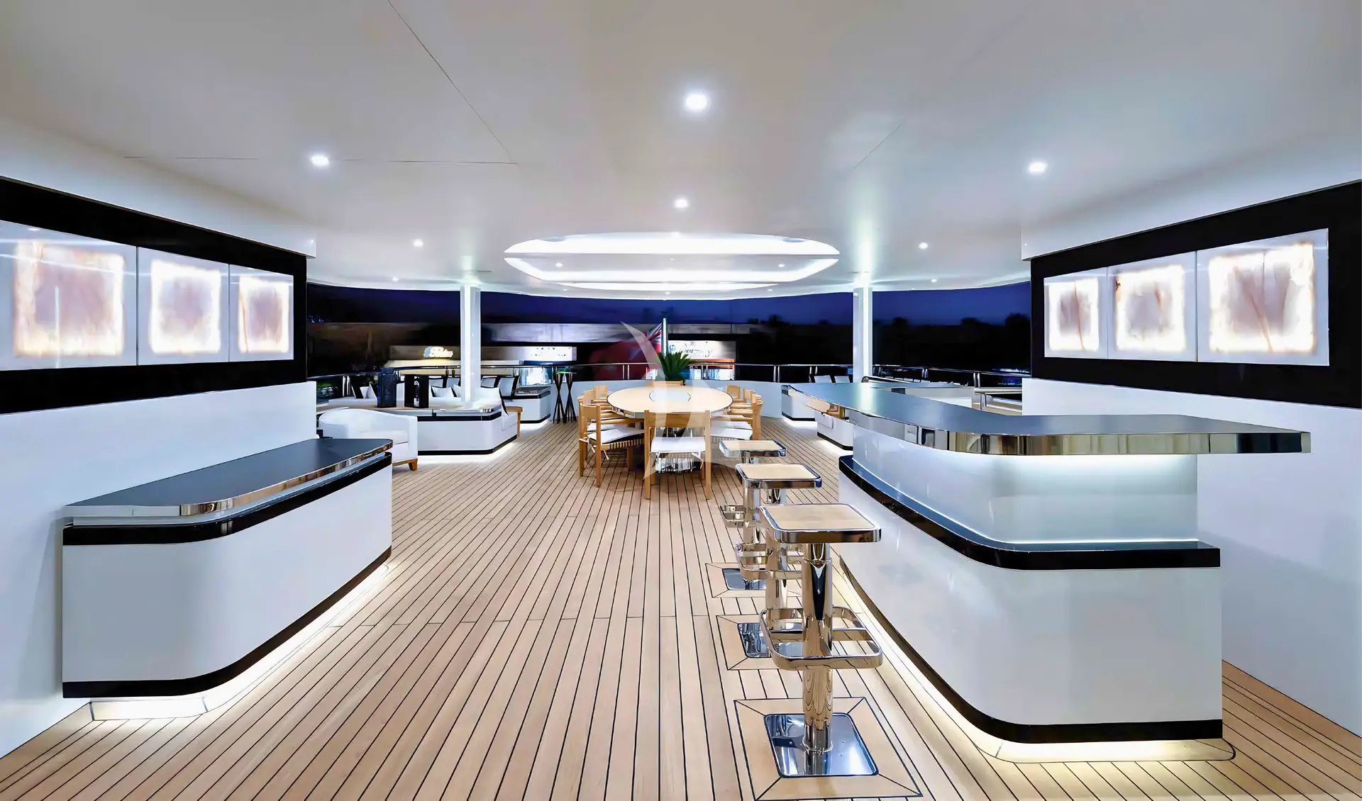 LIQUID SKY Charter Yacht