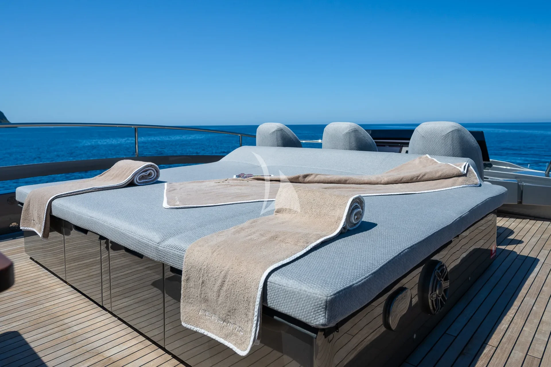 EL MACANN Charter Yacht