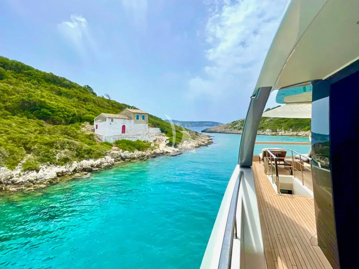 FLORI Charter Yacht