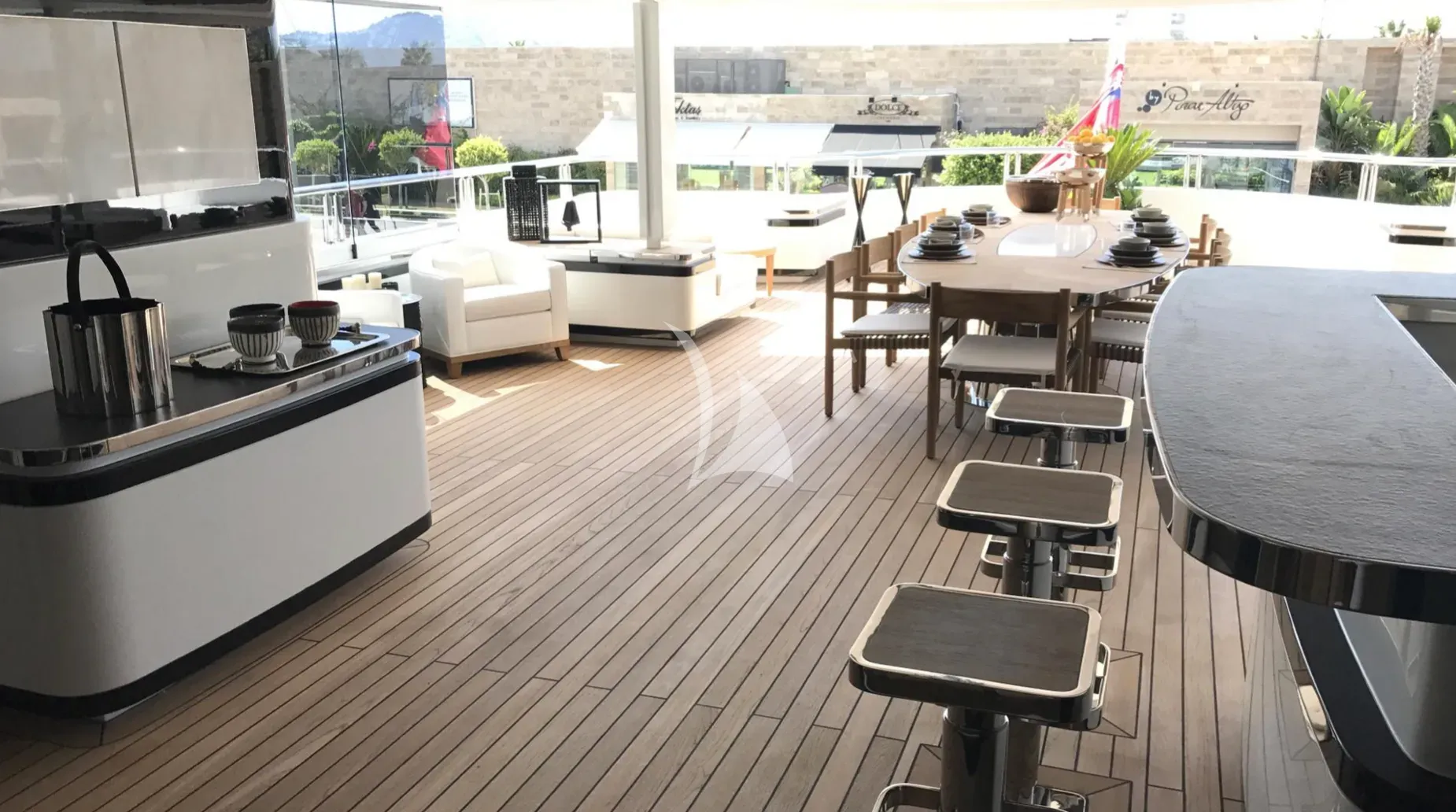 LIQUID SKY Charter Yacht
