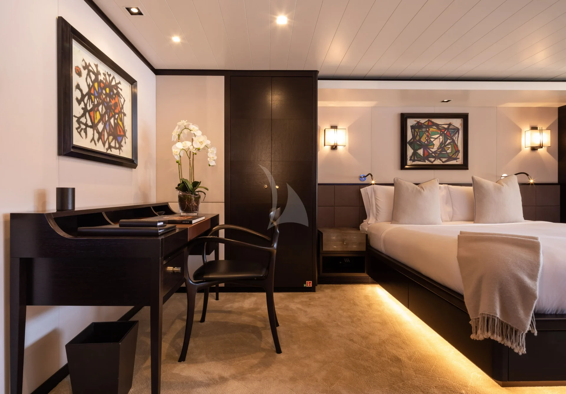 MIRAGE Charter Yacht