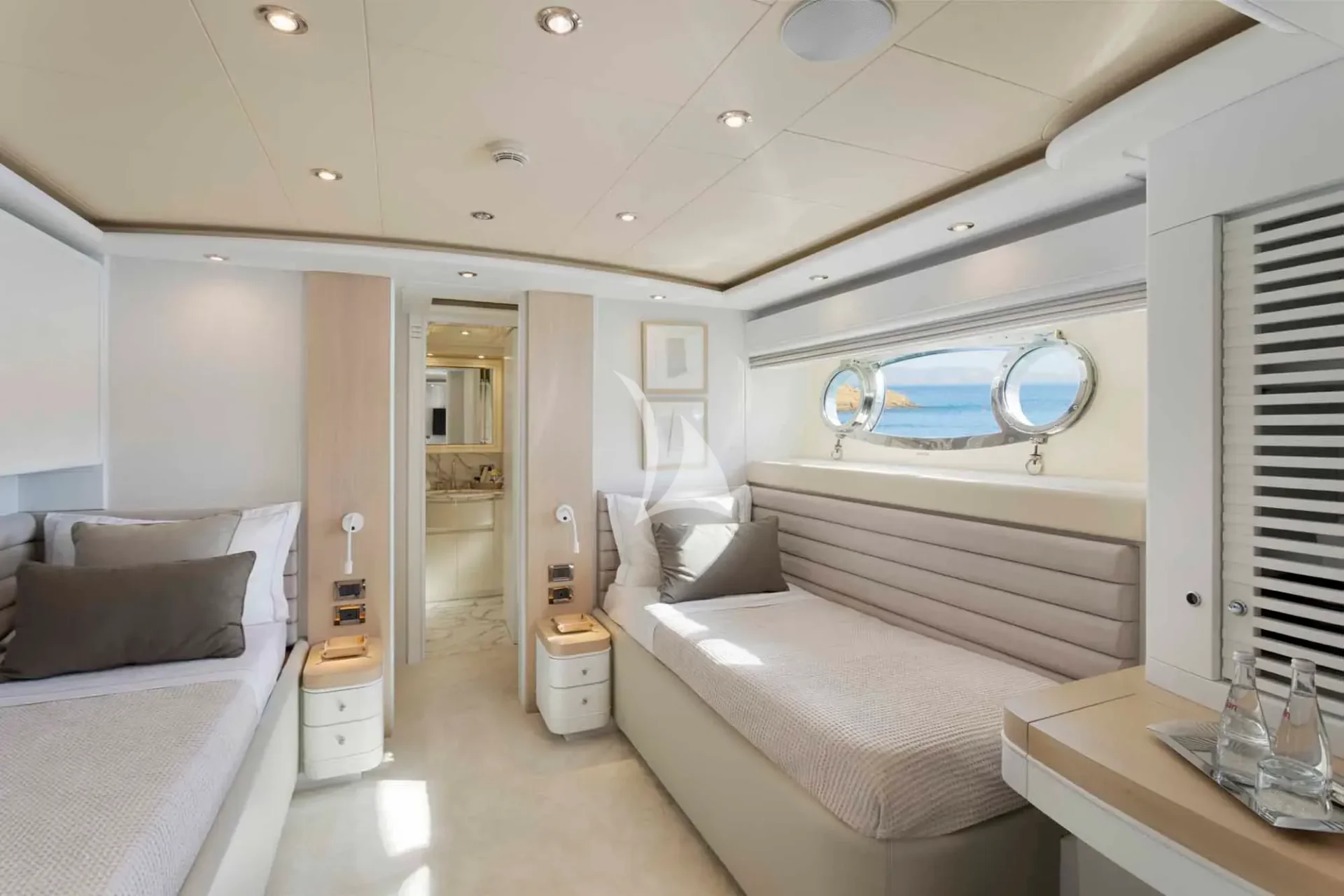 PARADISE Charter Yacht