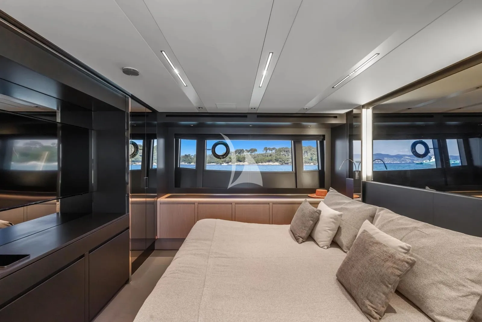 SAMIRA Charter Yacht
