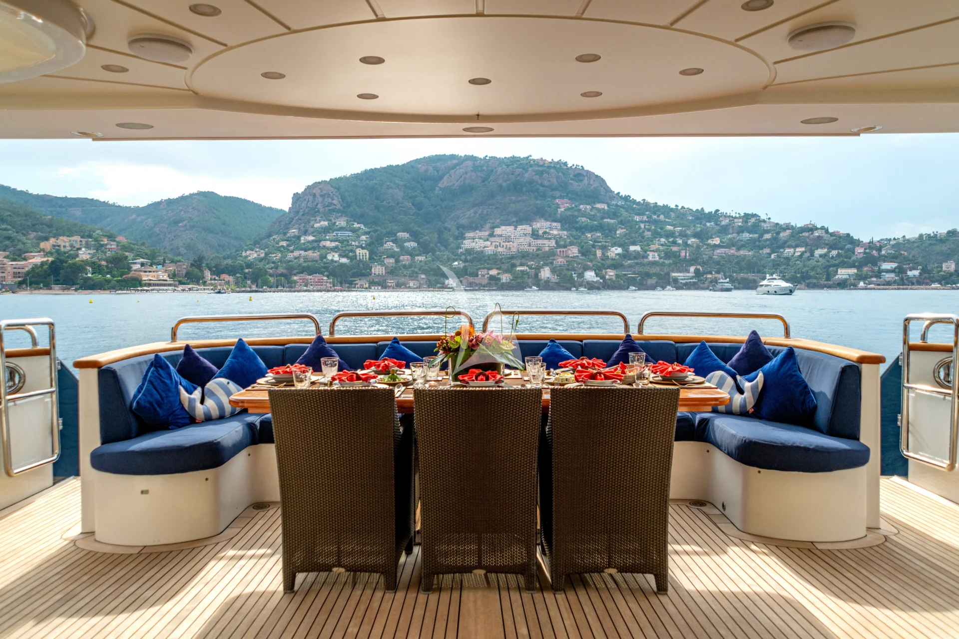 SEA BLUEZ Charter Yacht