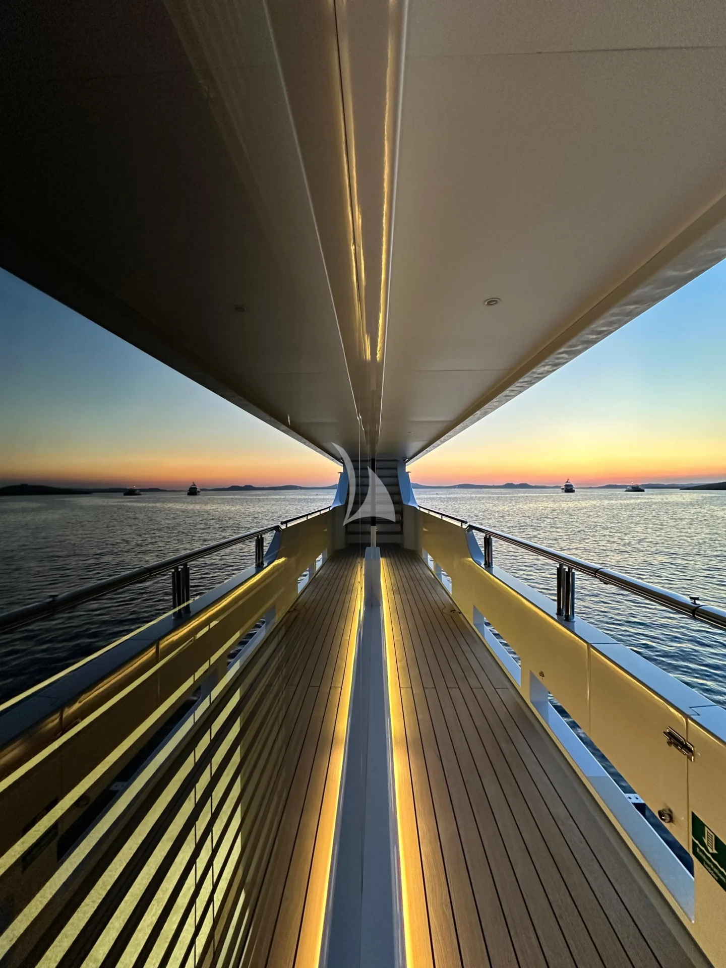 LIQUID SKY Charter Yacht
