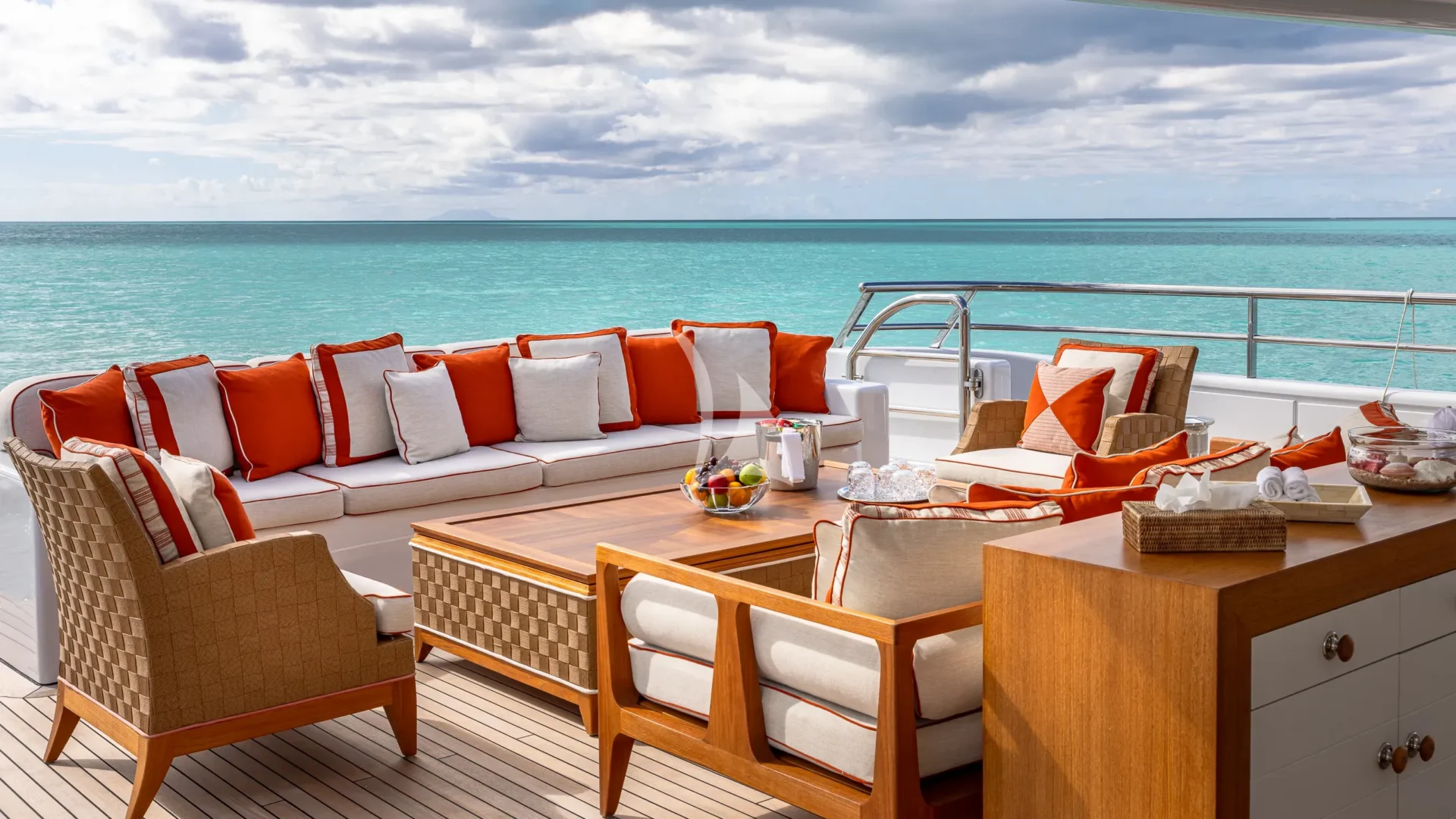 DEEP BLUE Charter Yacht