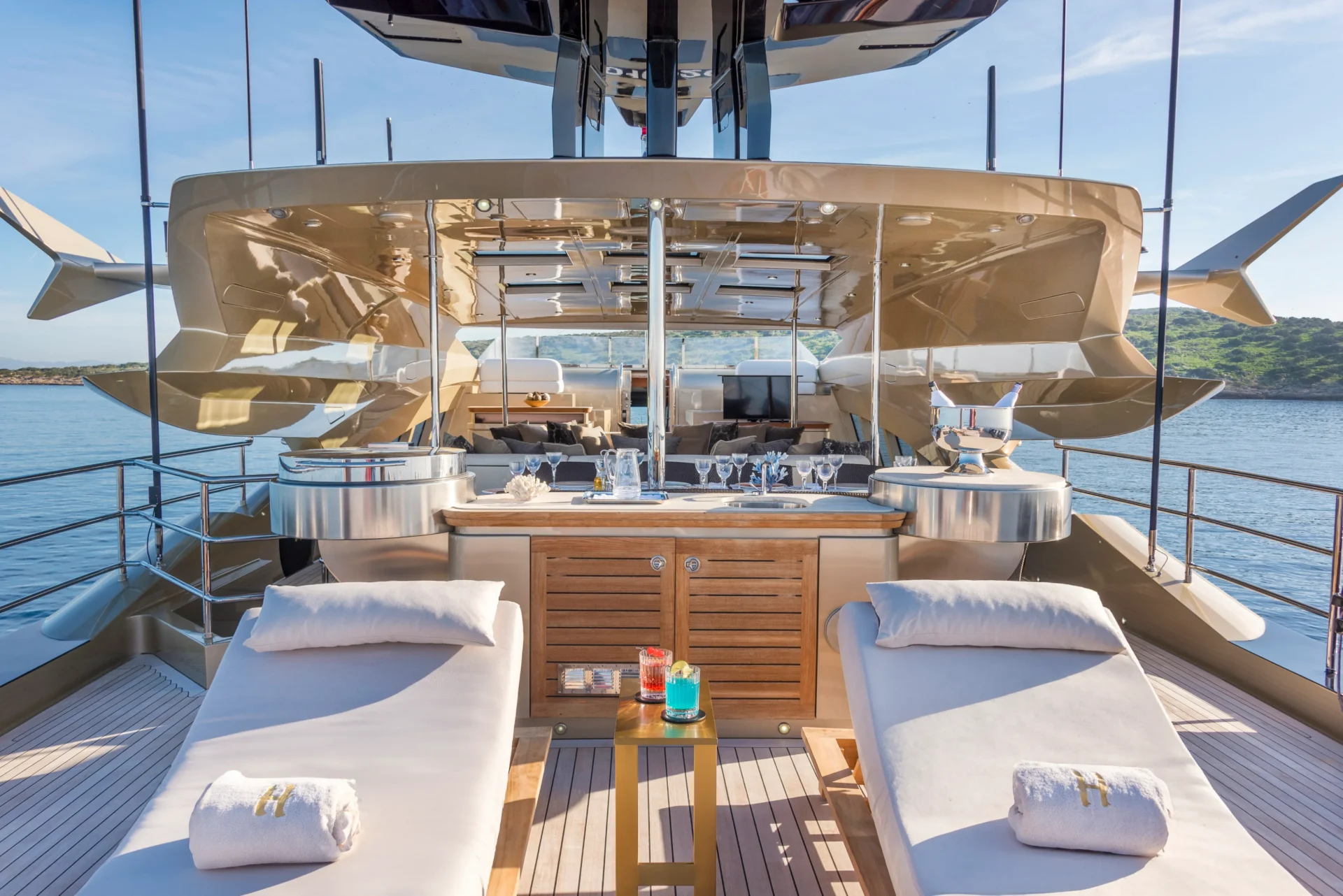 HOKULANI Charter Yacht