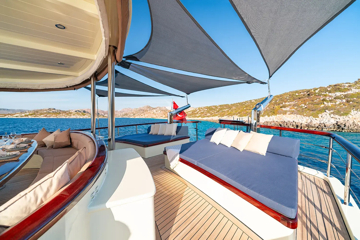 ALWAYS SMILE Charter Yacht