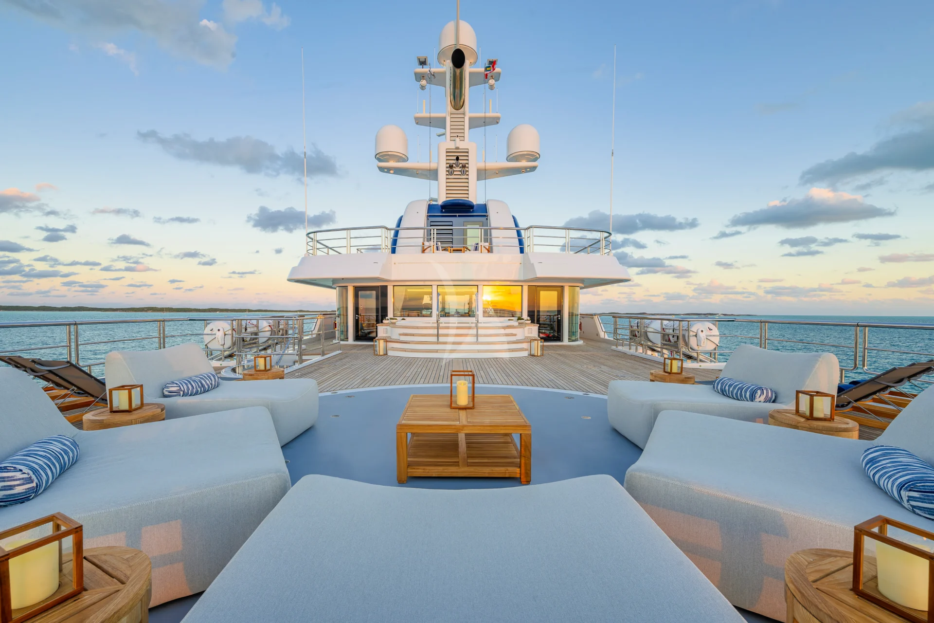HUNTRESS Charter Yacht