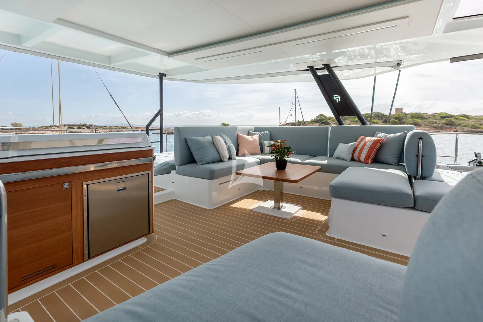 VAGATOR Charter Yacht