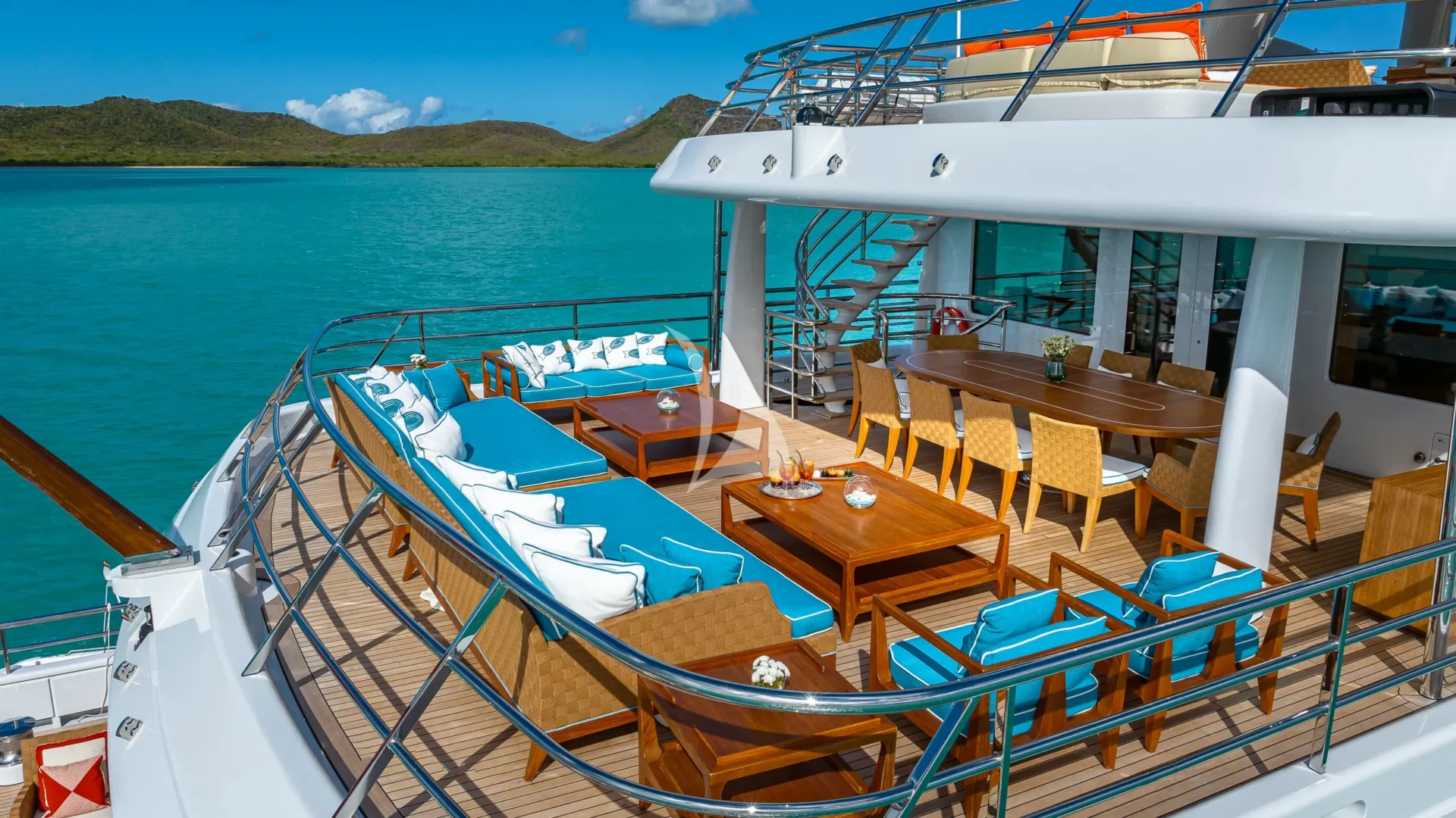 DEEP BLUE Charter Yacht