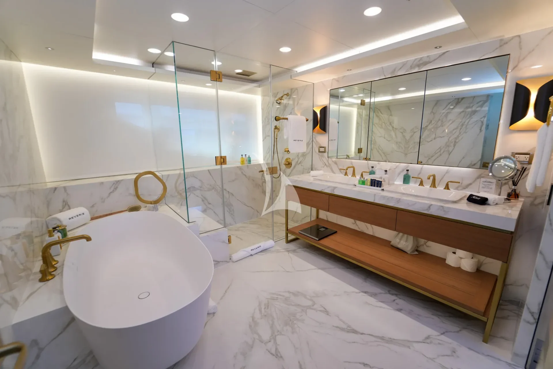 REVERIE Charter Yacht