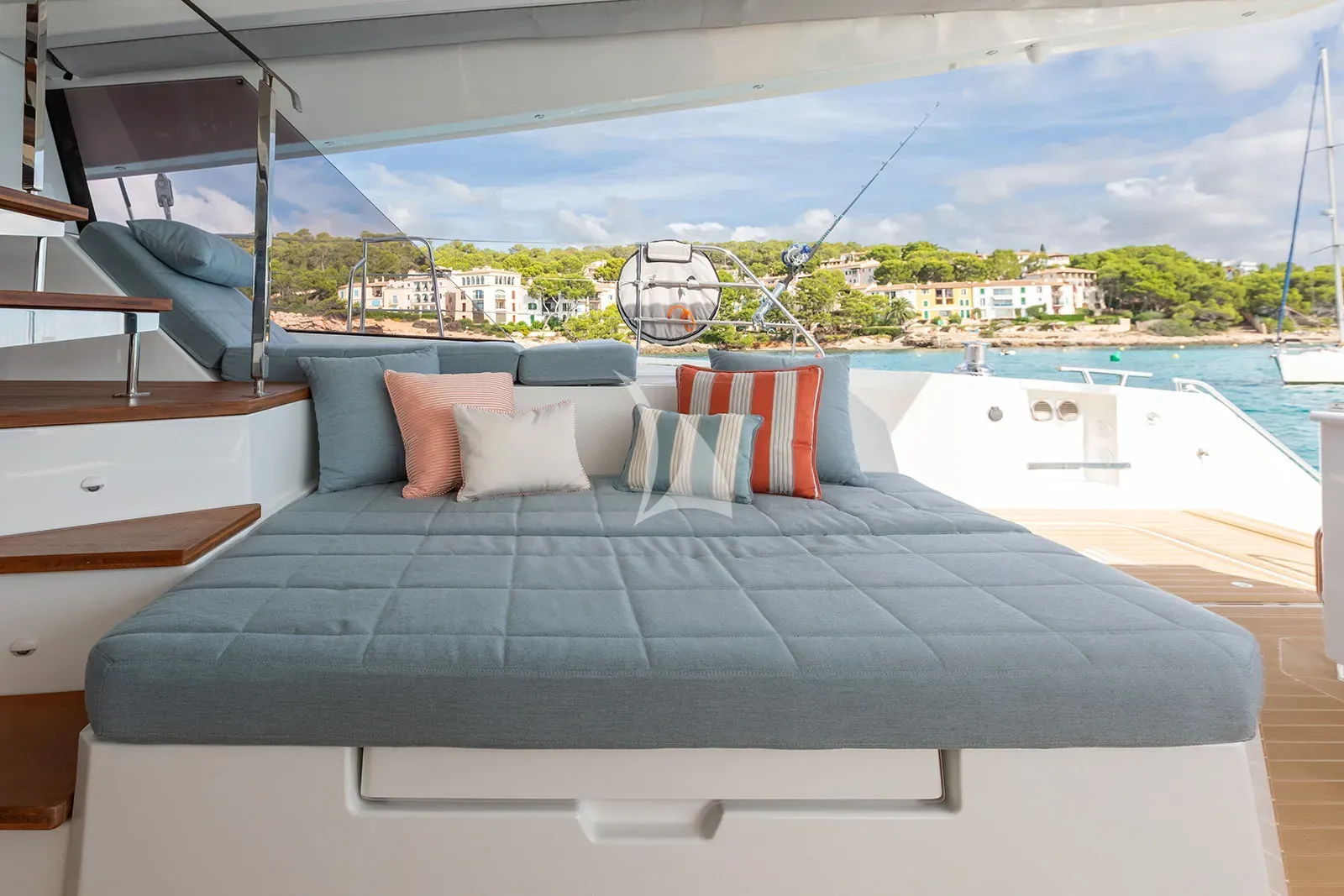 VAGATOR Charter Yacht