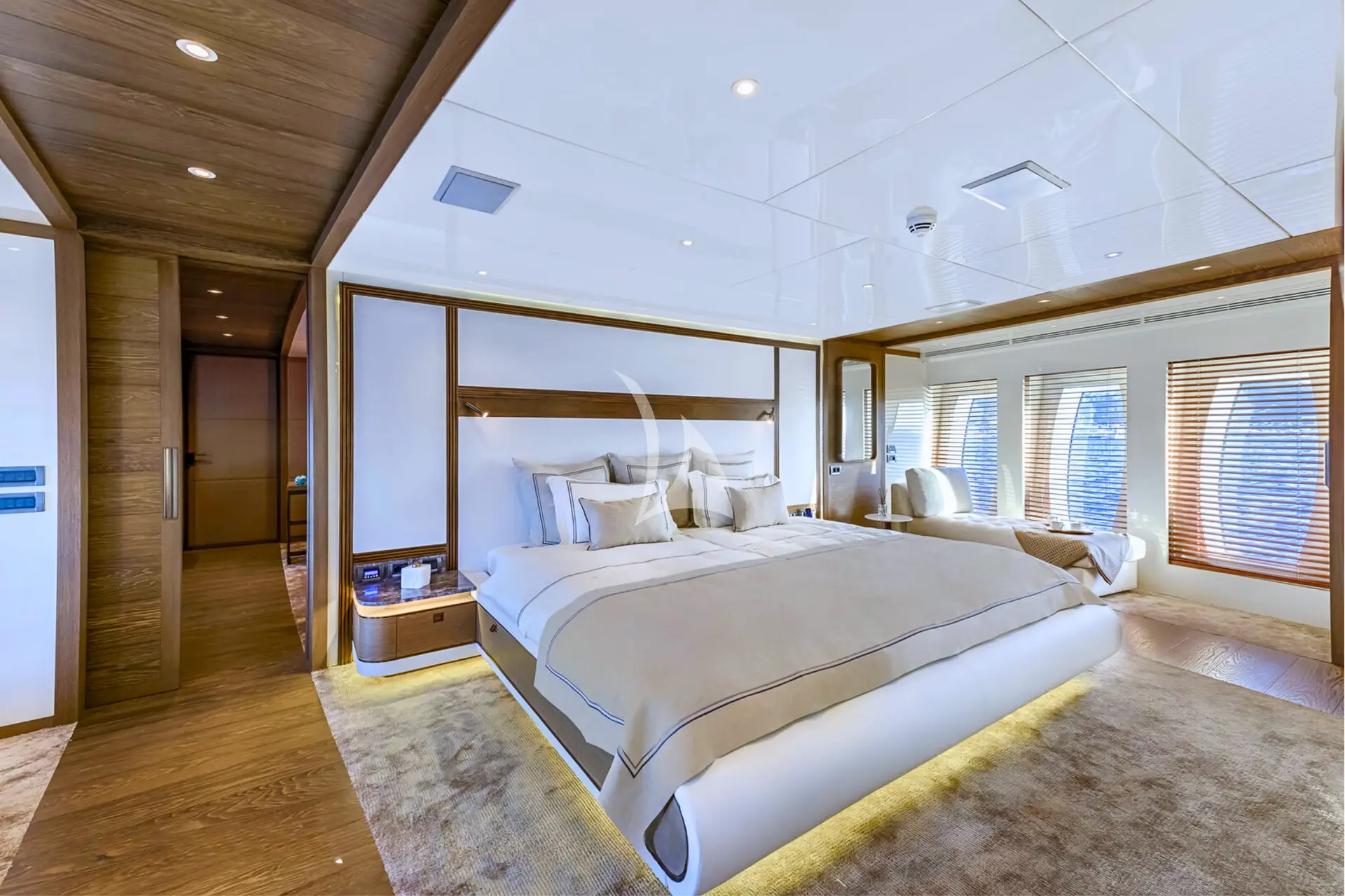LIQUID SKY Charter Yacht