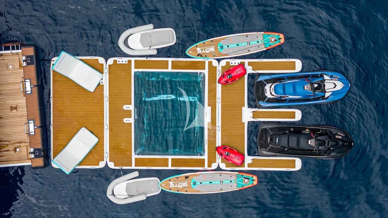 LUCKY LADY Charter Yacht