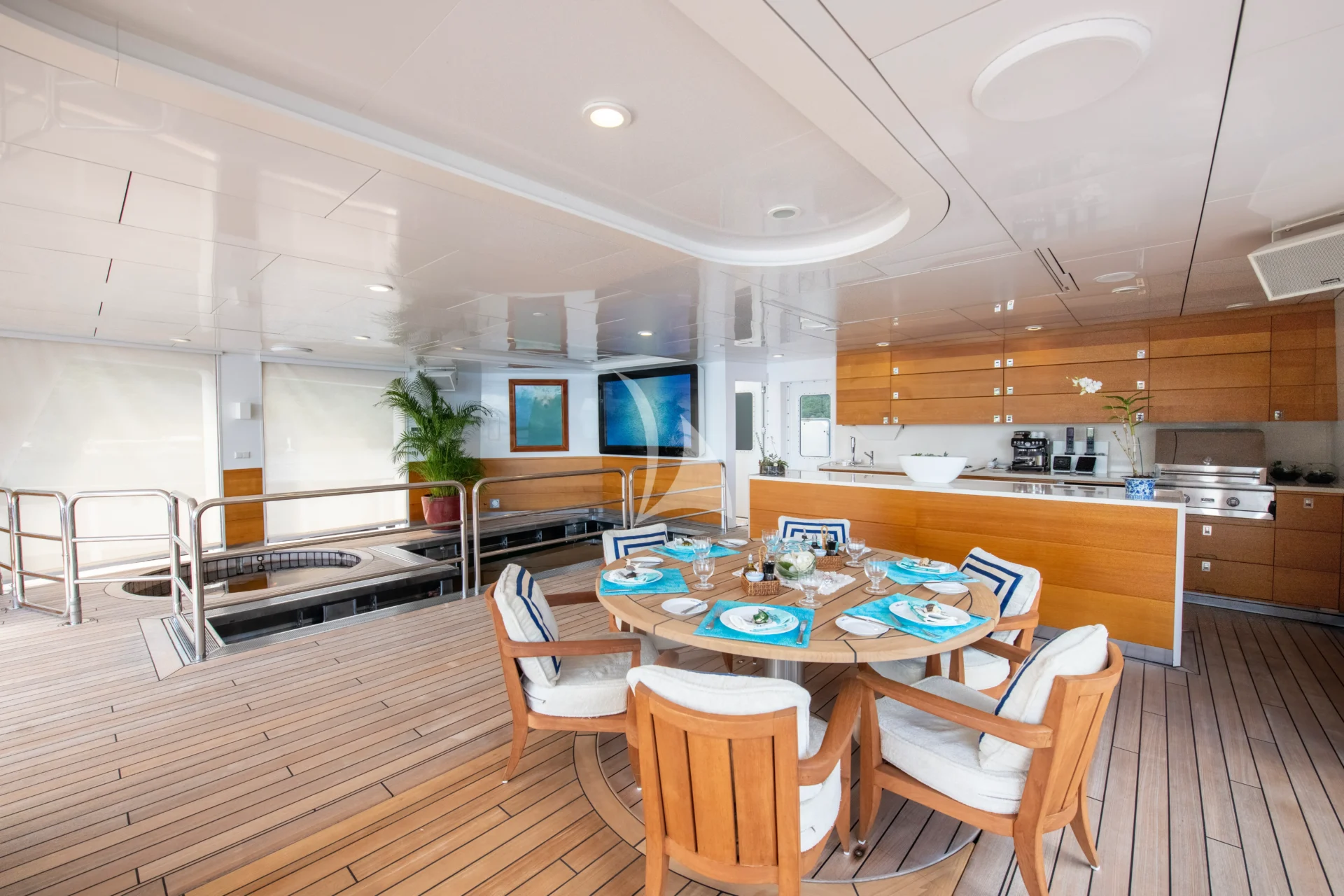 ARCTIC Charter Yacht