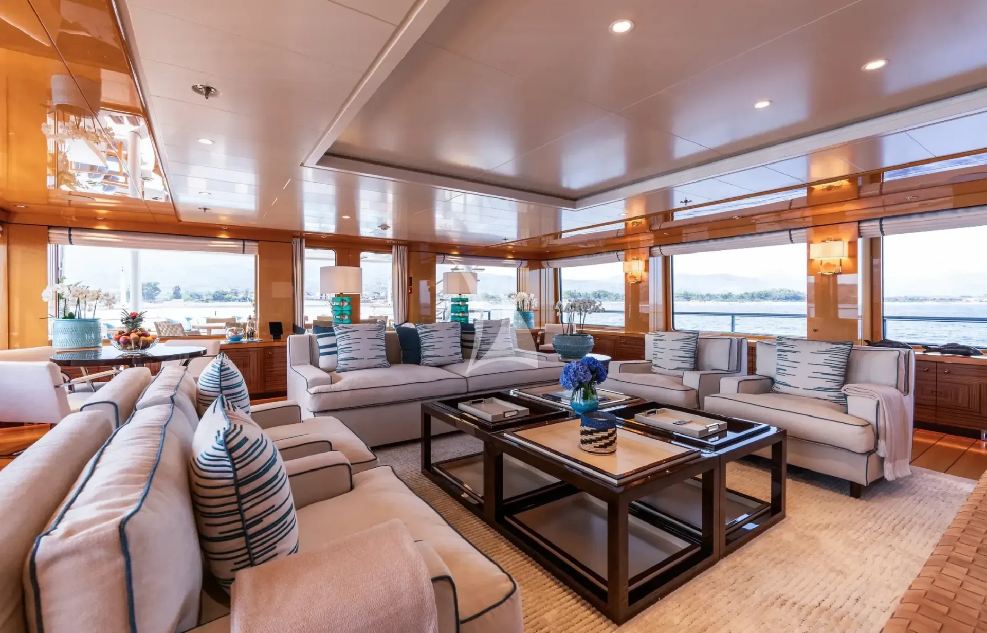 DEEP BLUE Charter Yacht