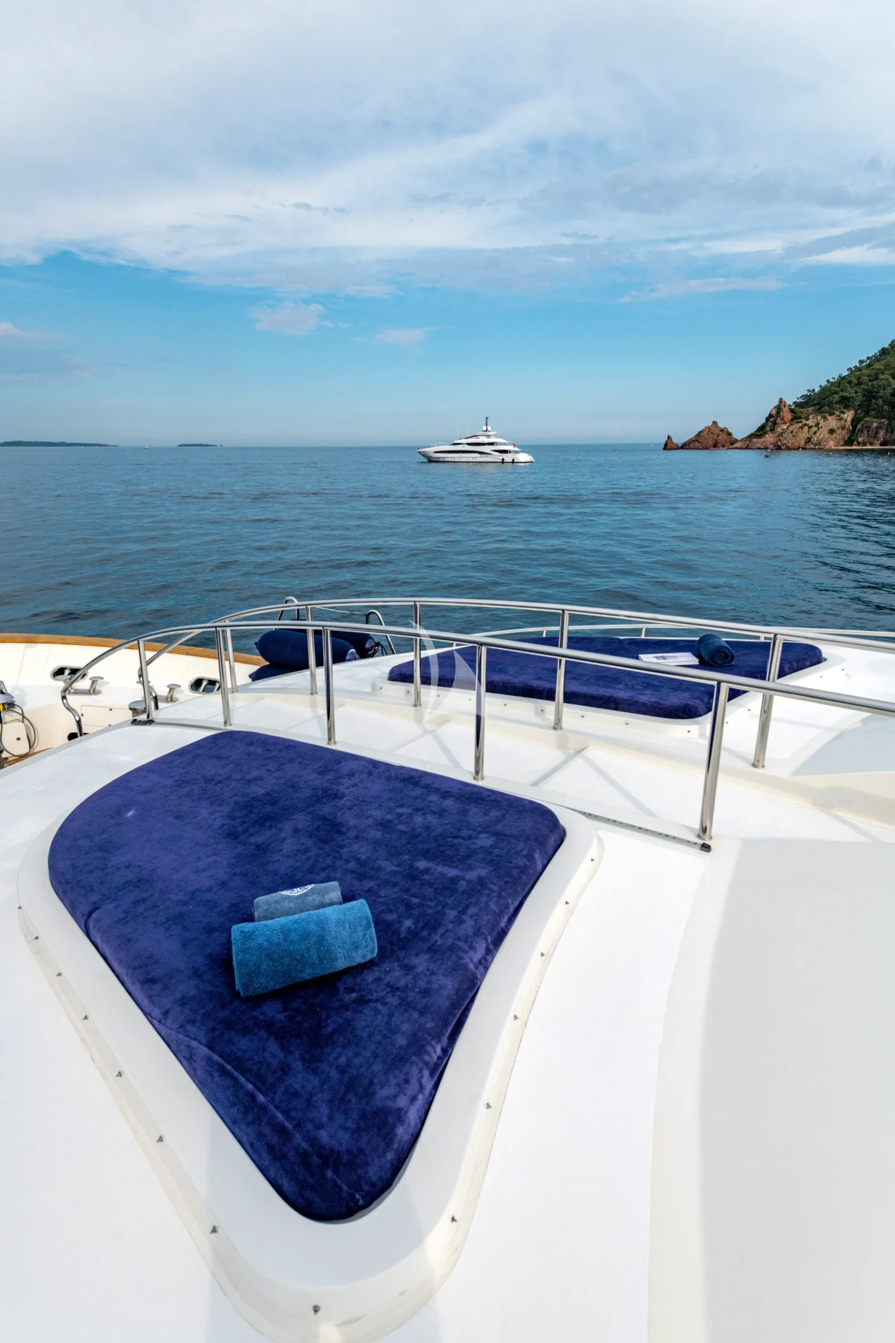 SEA BLUEZ Charter Yacht