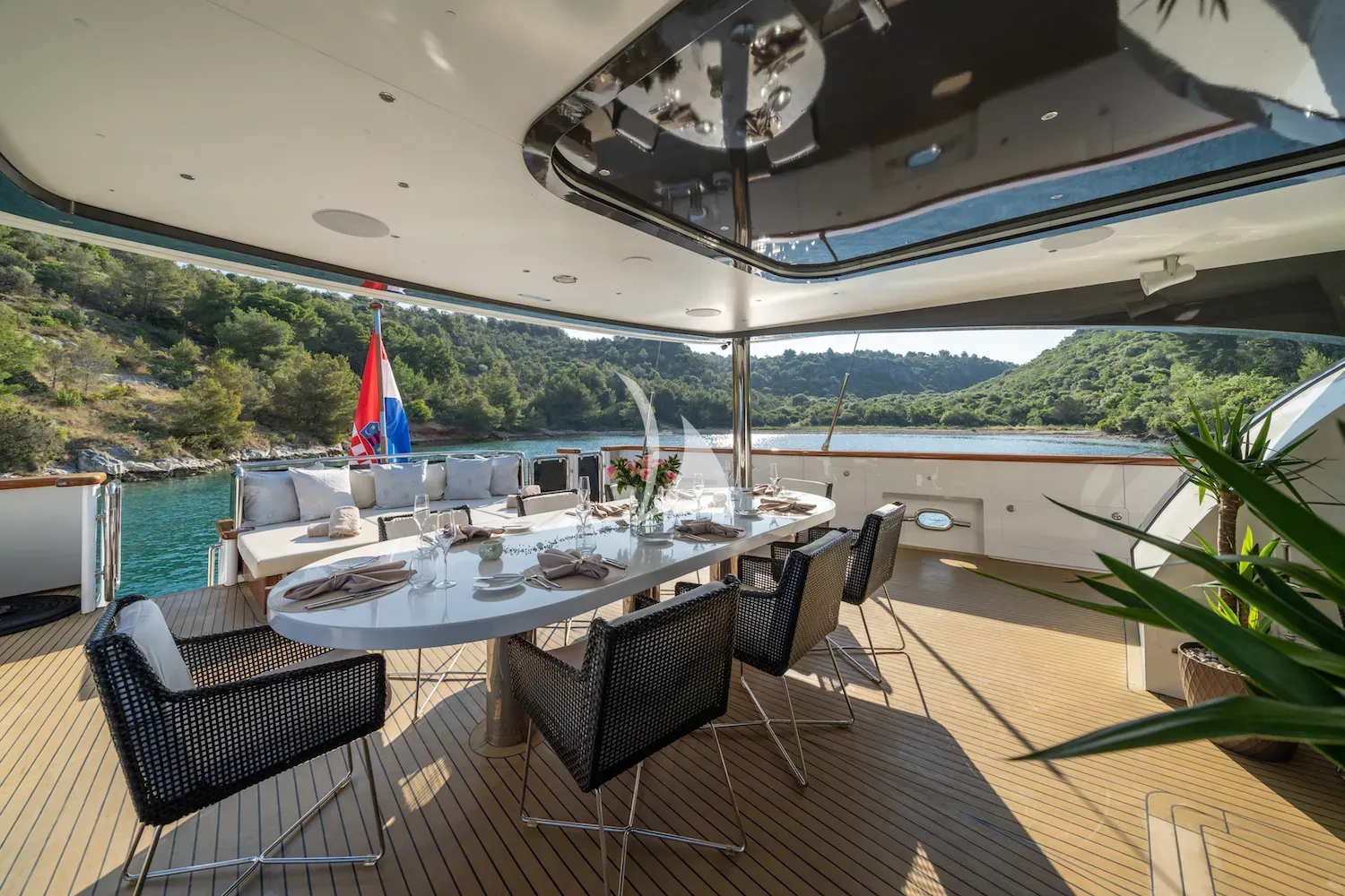 NAVILUX Charter Yacht