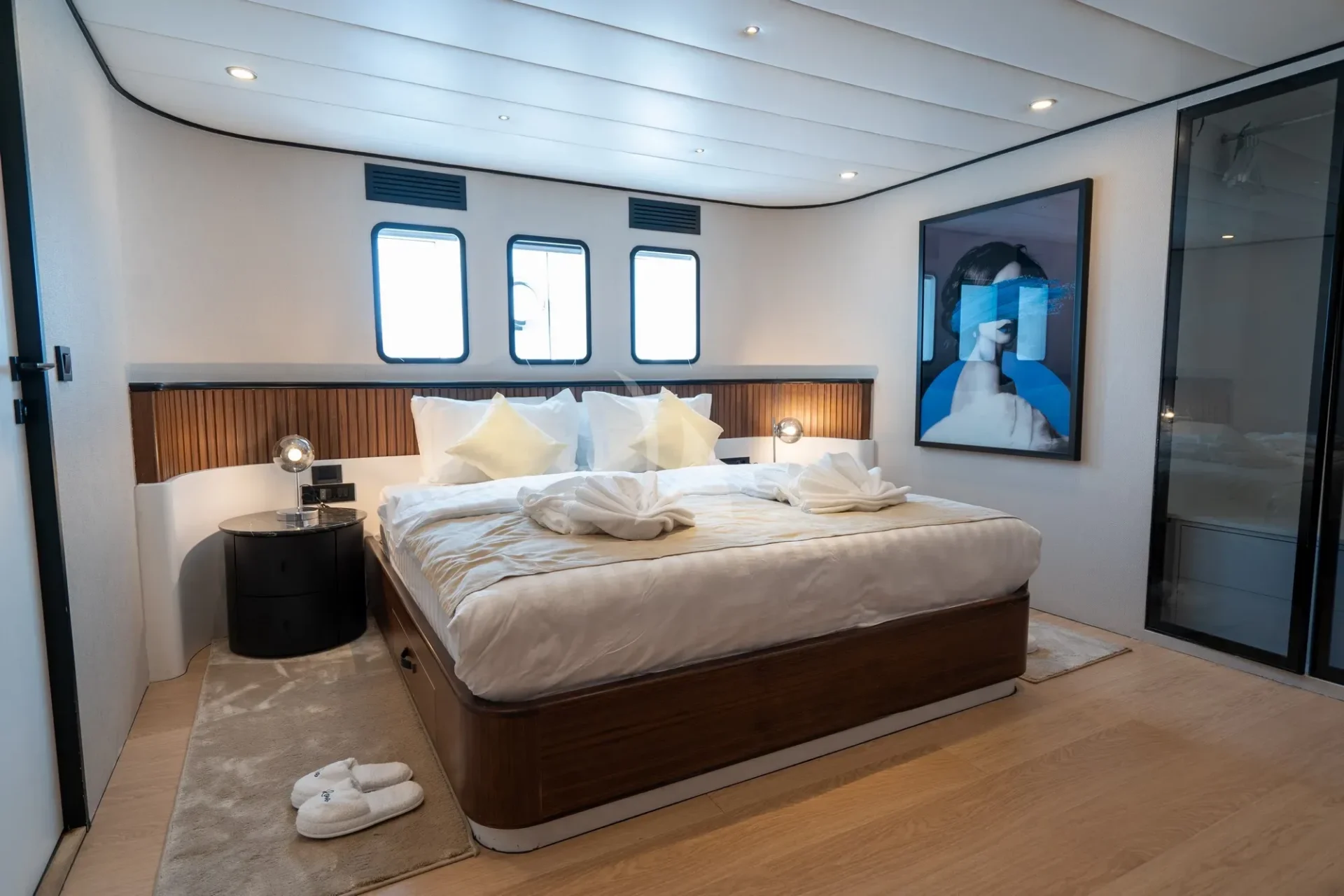 De Love Charter Yacht