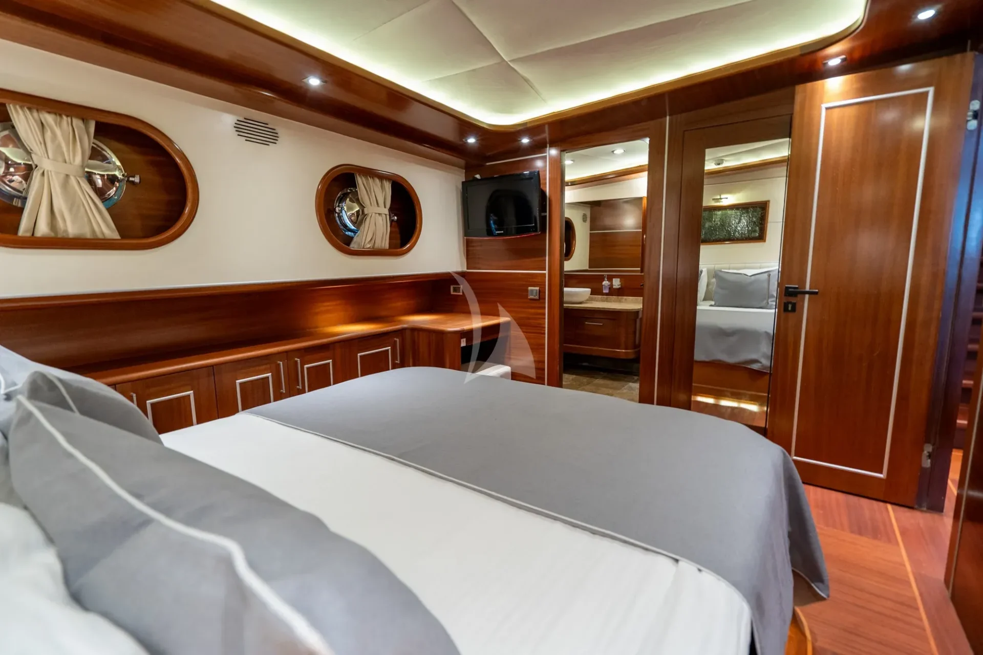 La Bella Vita Charter Yacht