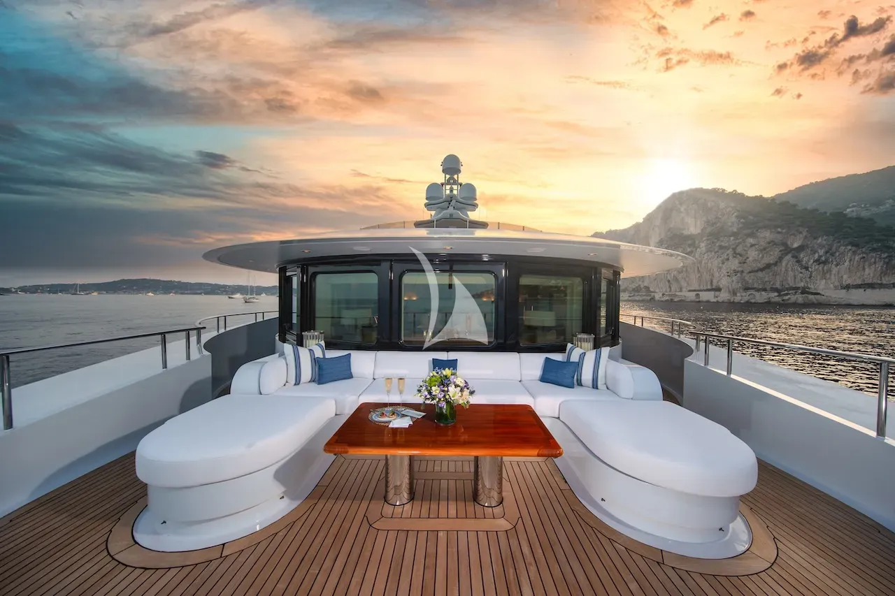 LUCKY LADY Charter Yacht