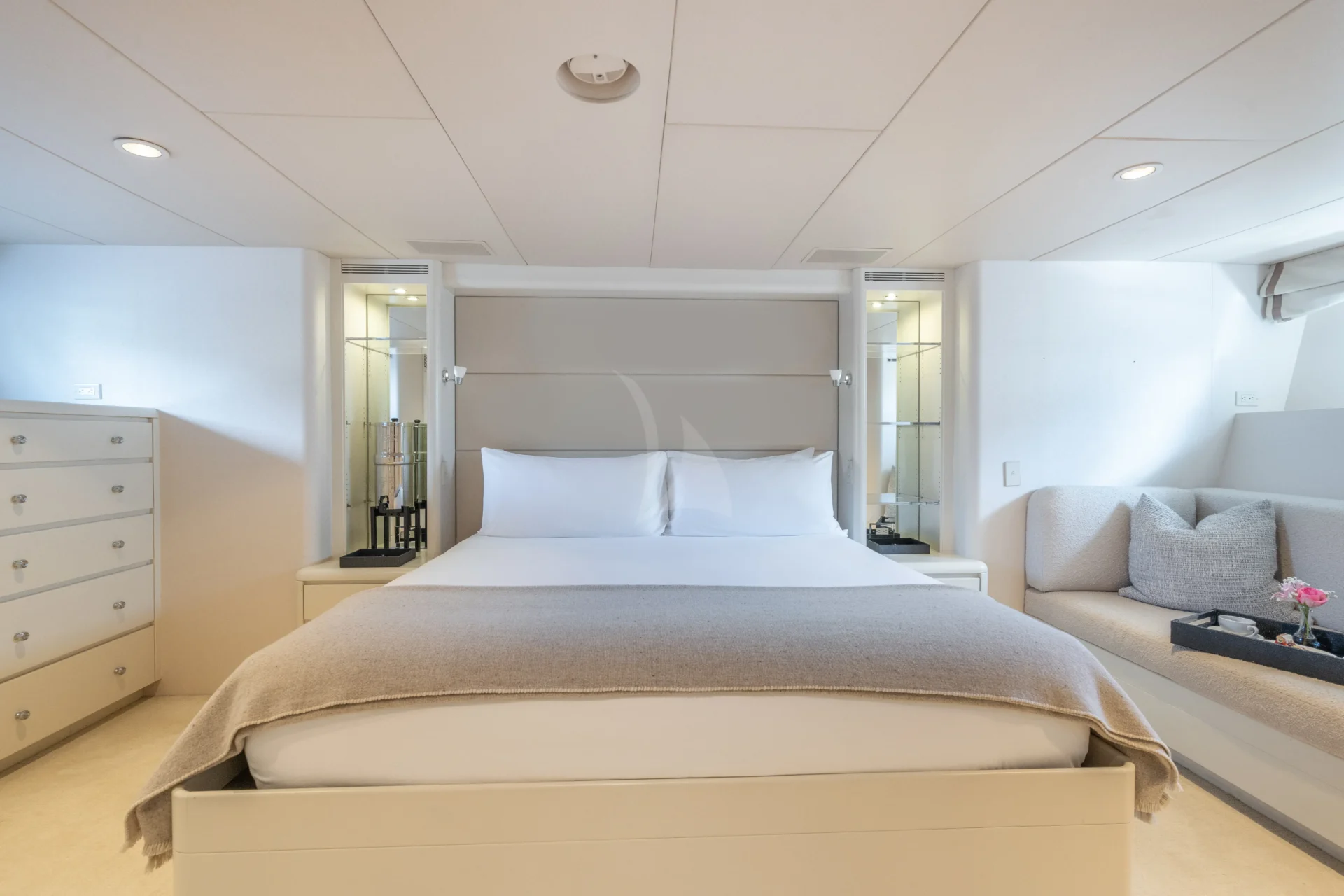 CHANSON Charter Yacht