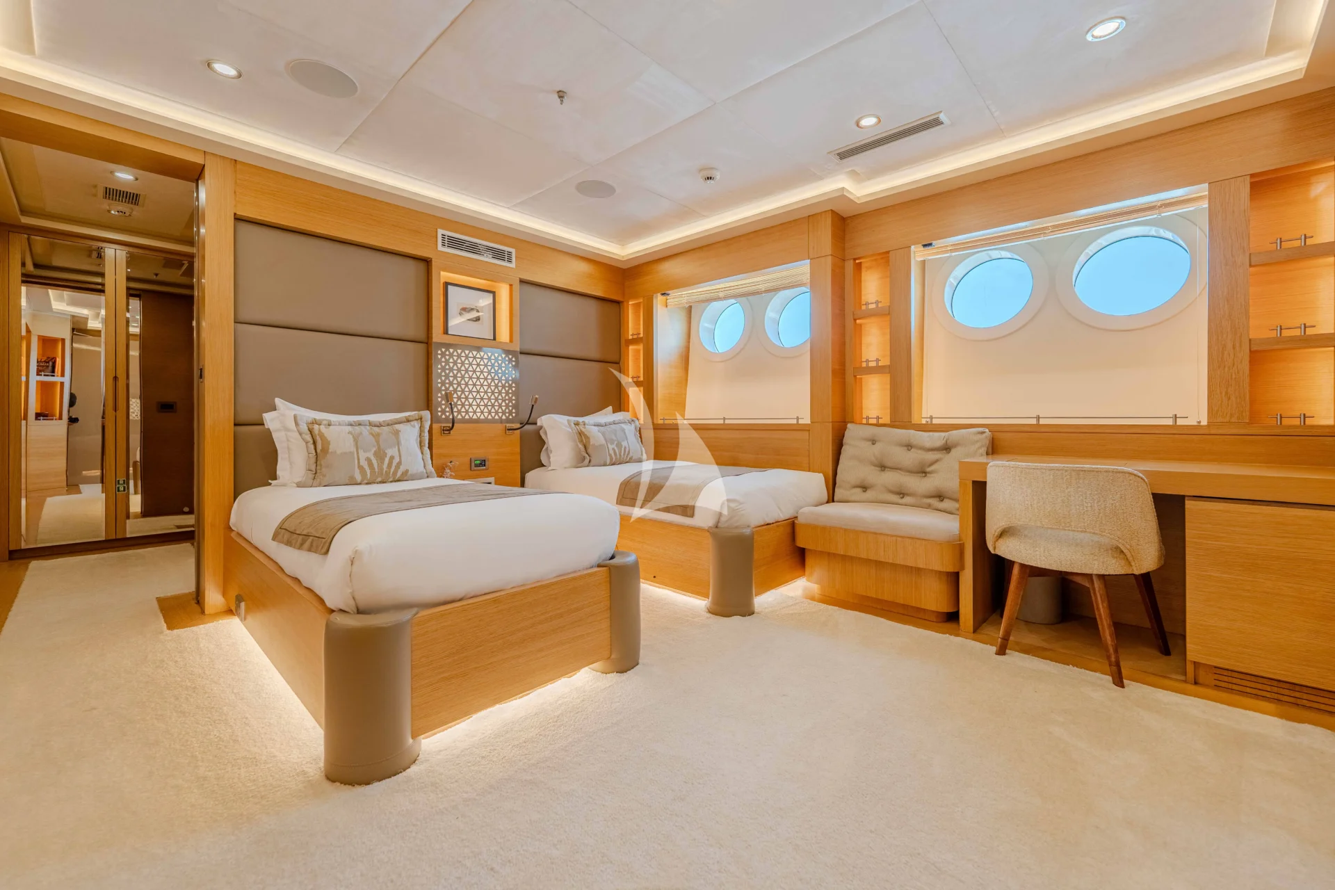 ARESTEAS Charter Yacht