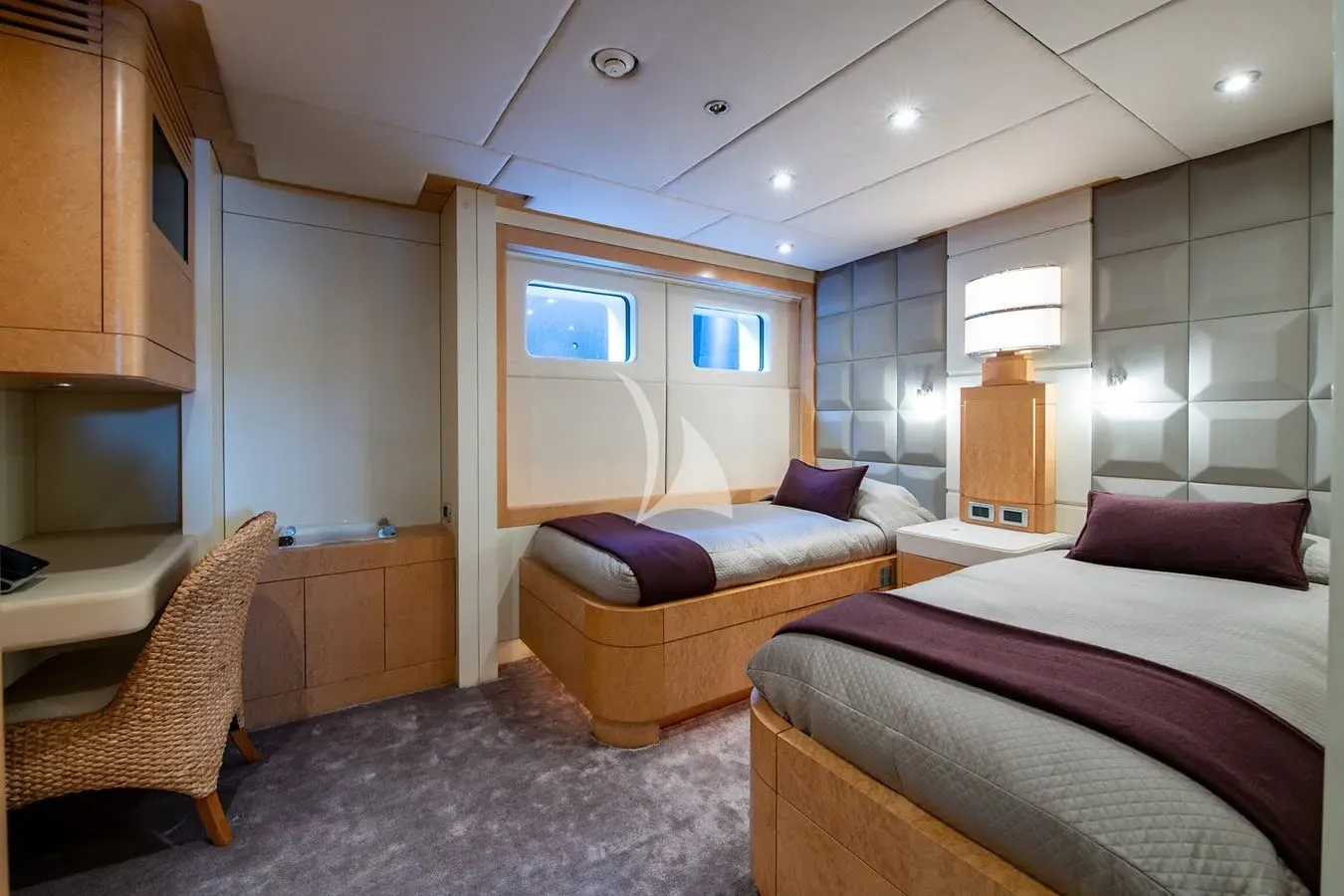 MIZU Charter Yacht