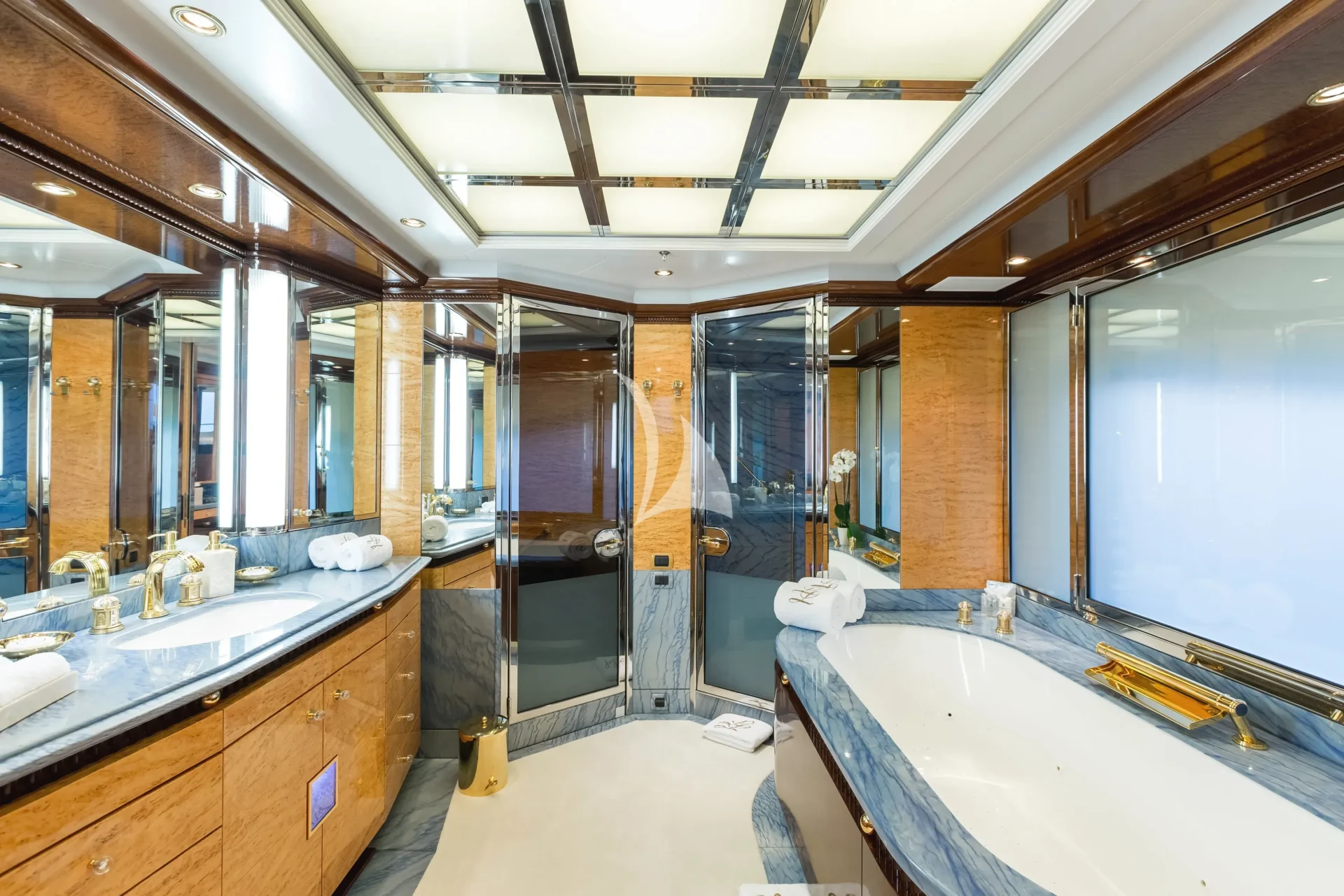 LUCKY LADY Charter Yacht