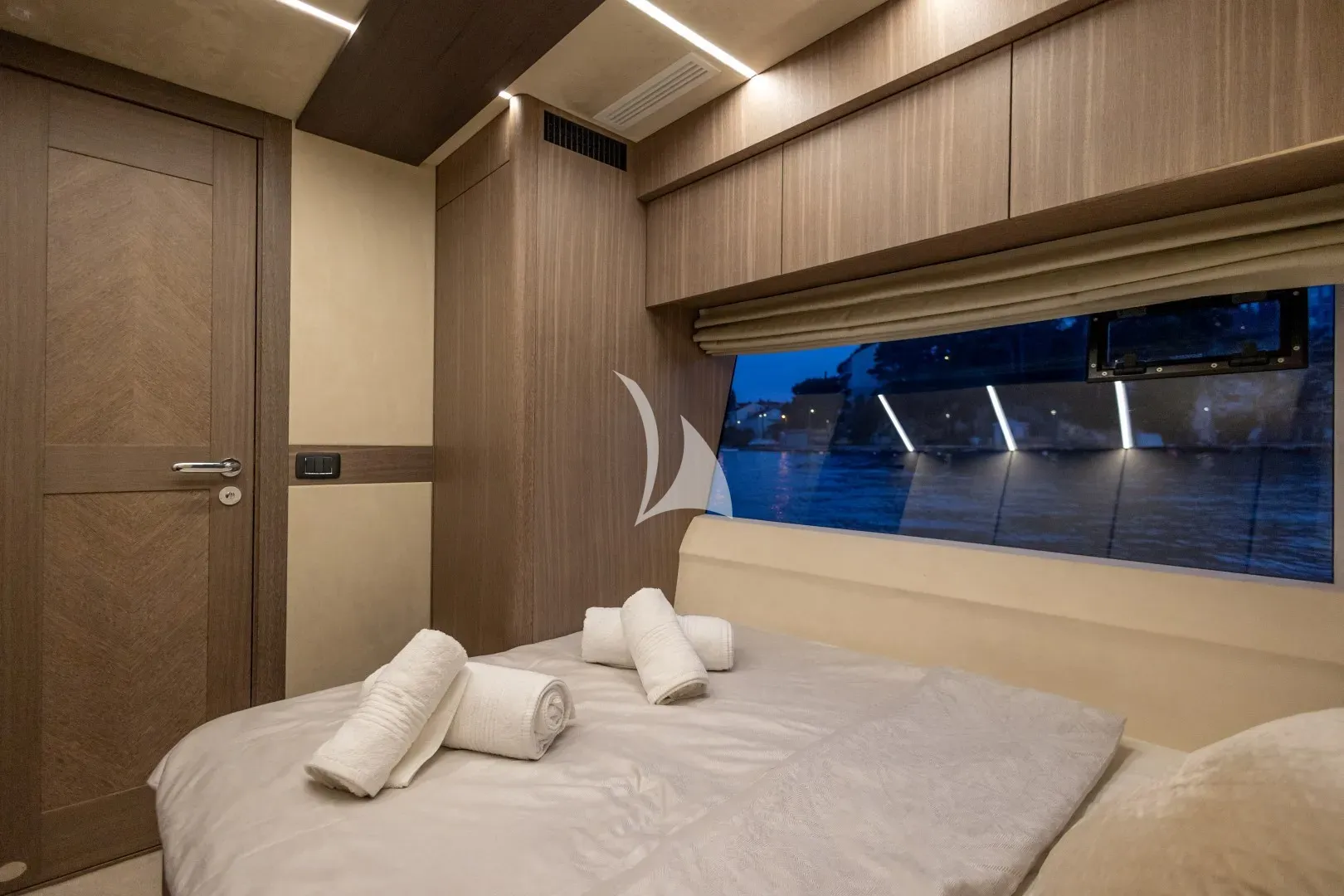 PARADISE Charter Yacht