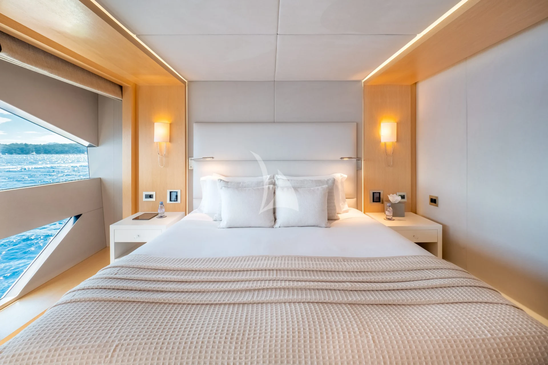 ARADOS Charter Yacht