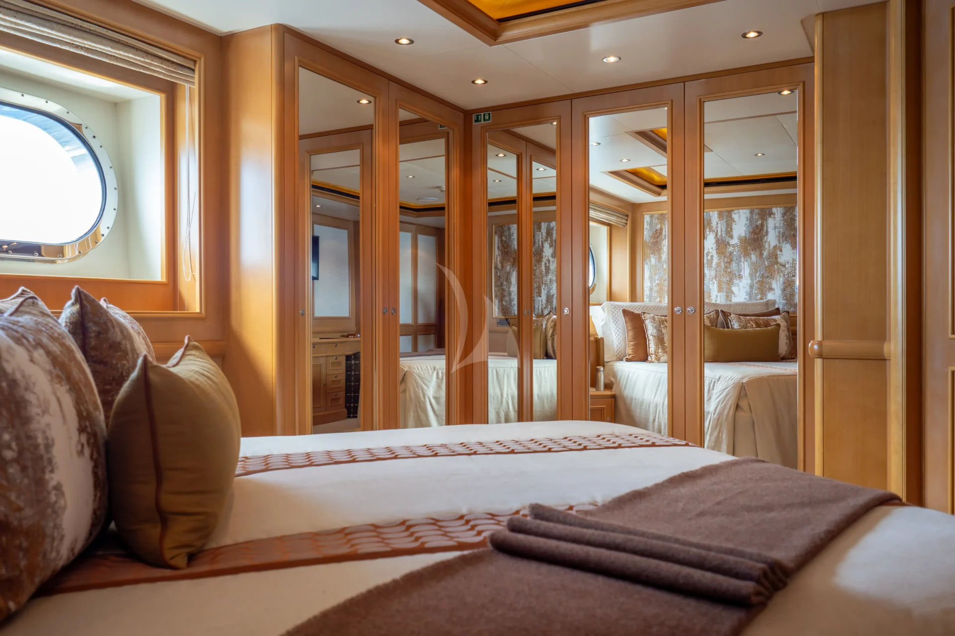 HANA Charter Yacht