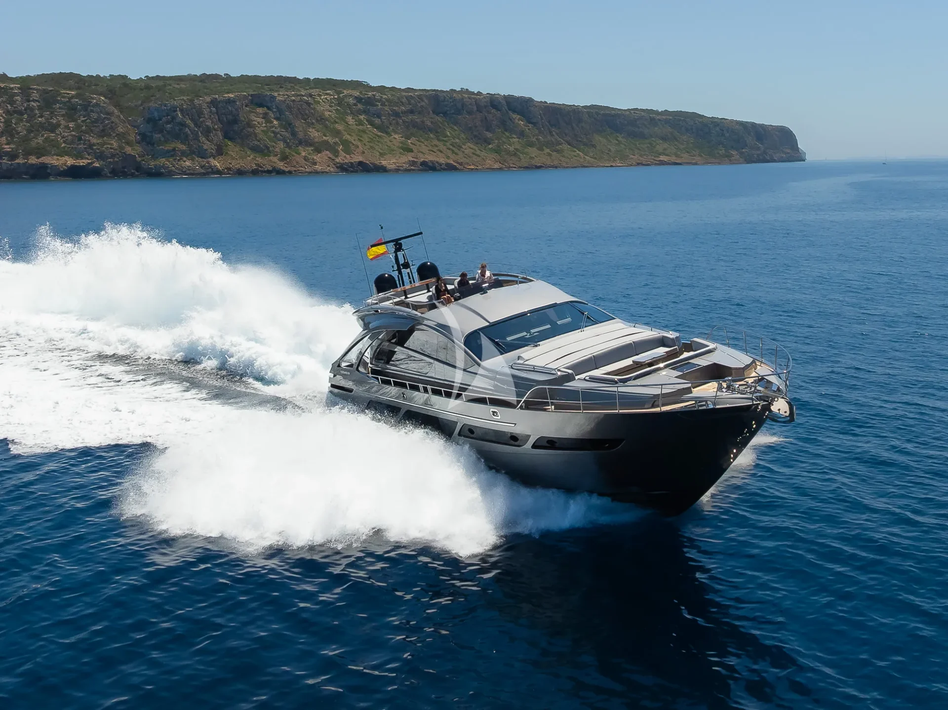 EL MACANN Charter Yacht