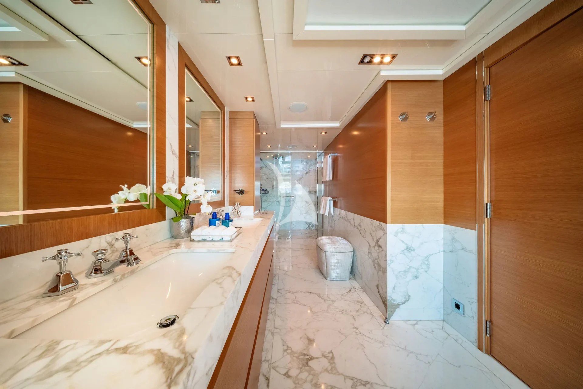 DB9 Charter Yacht