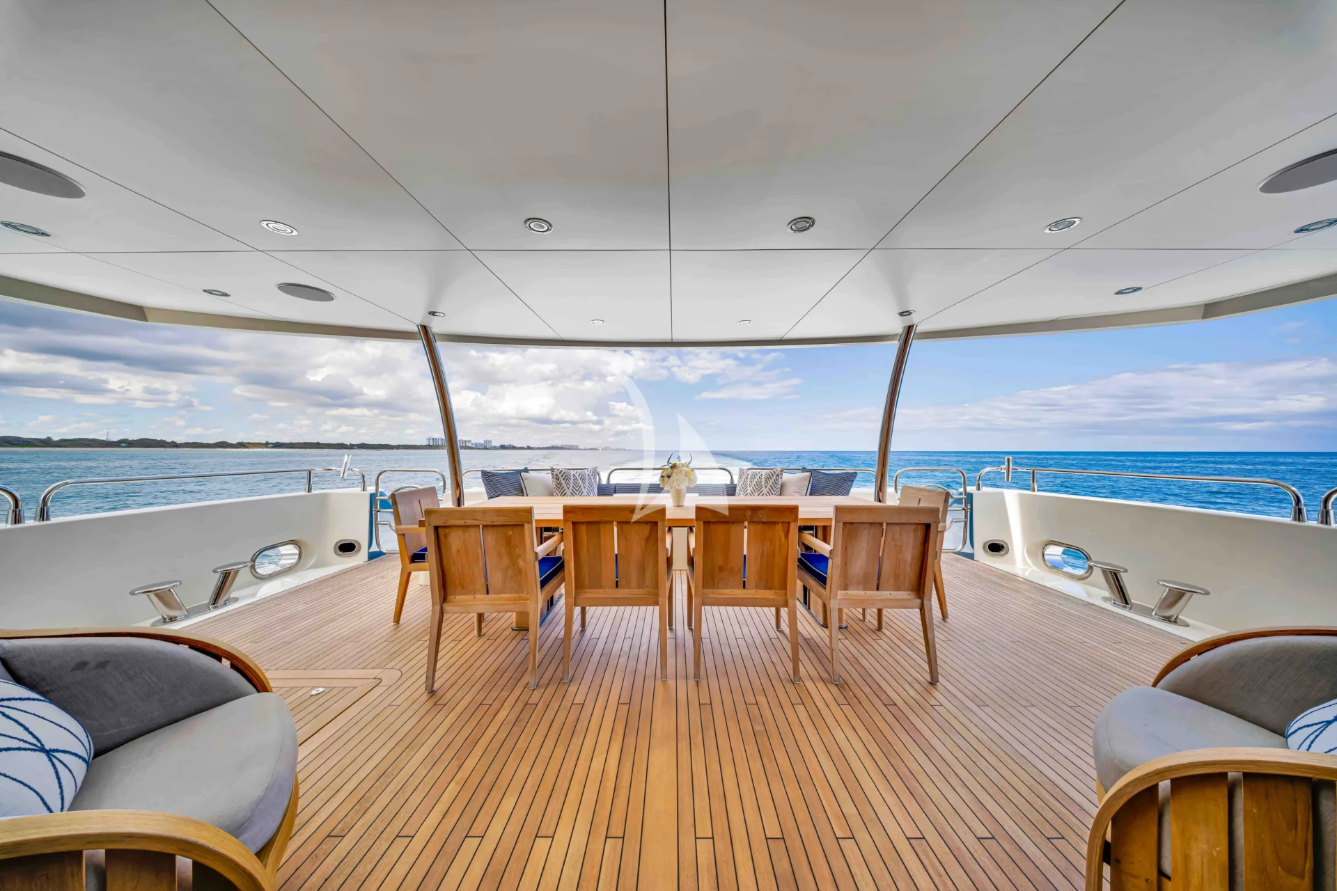 NATURAL 9 Charter Yacht