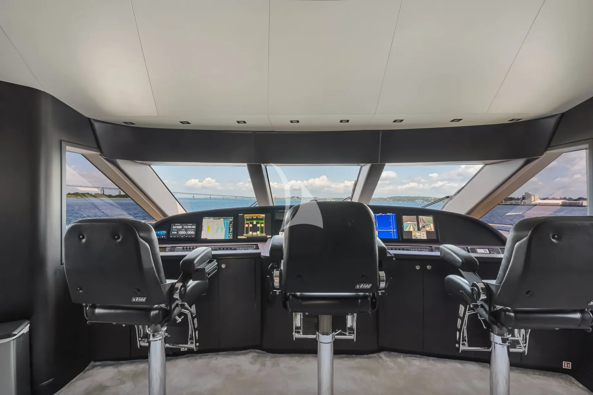 TANZANITE Charter Yacht