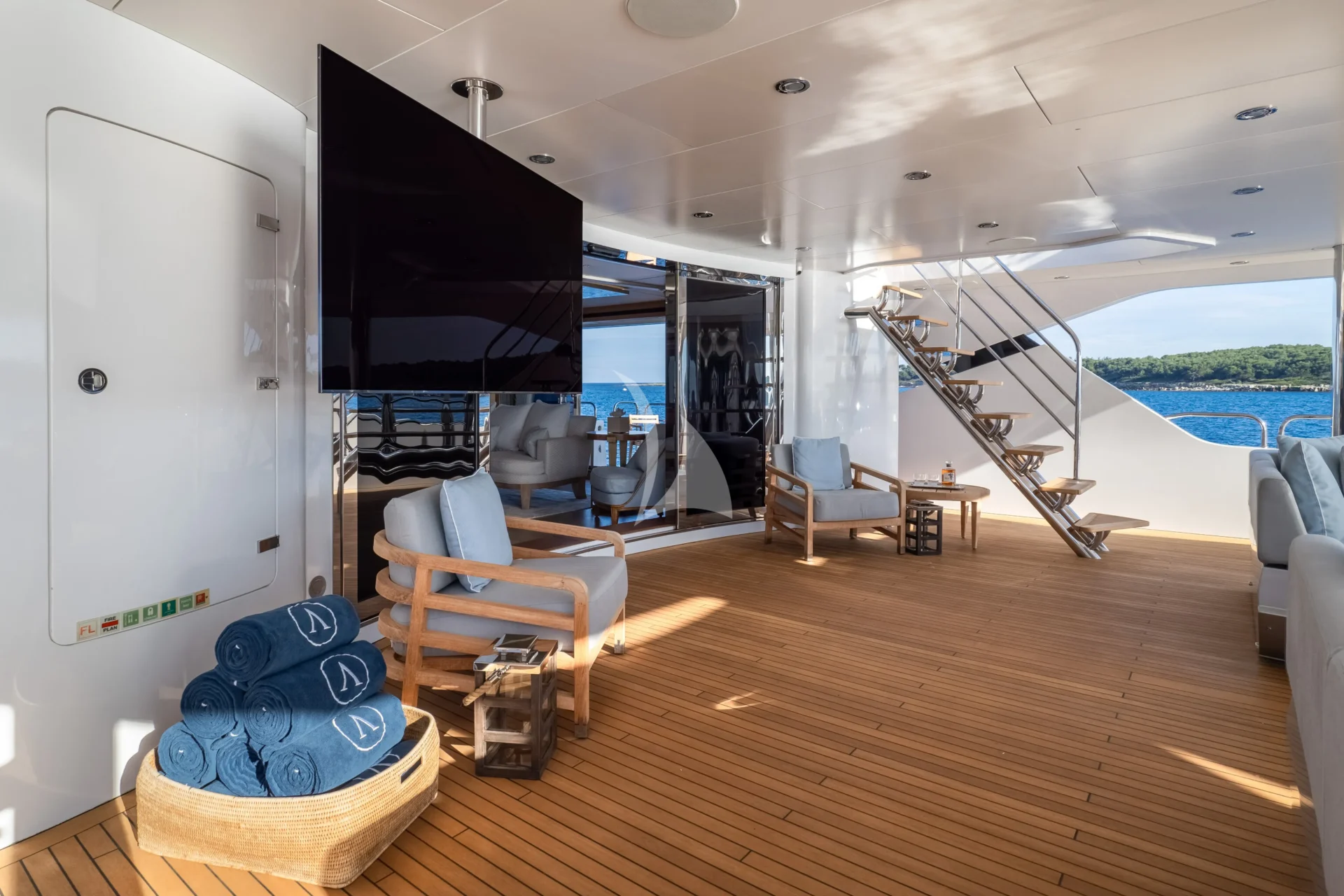 ARADOS Charter Yacht