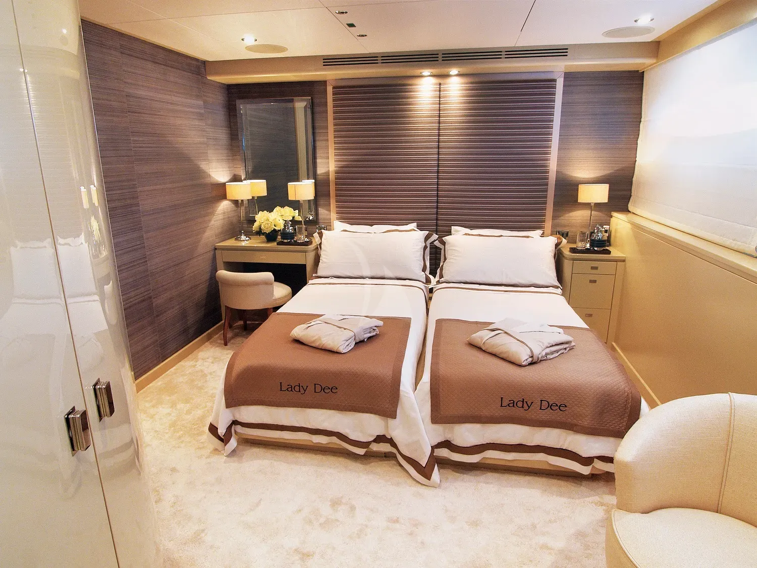 LADY DEE Charter Yacht