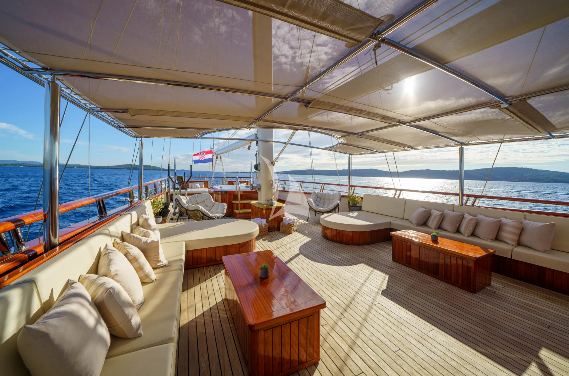 SON DE MAR Charter Yacht