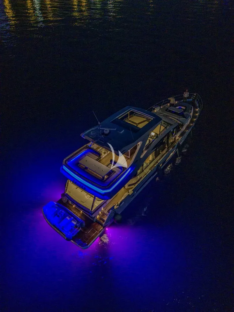 PARADISE Charter Yacht