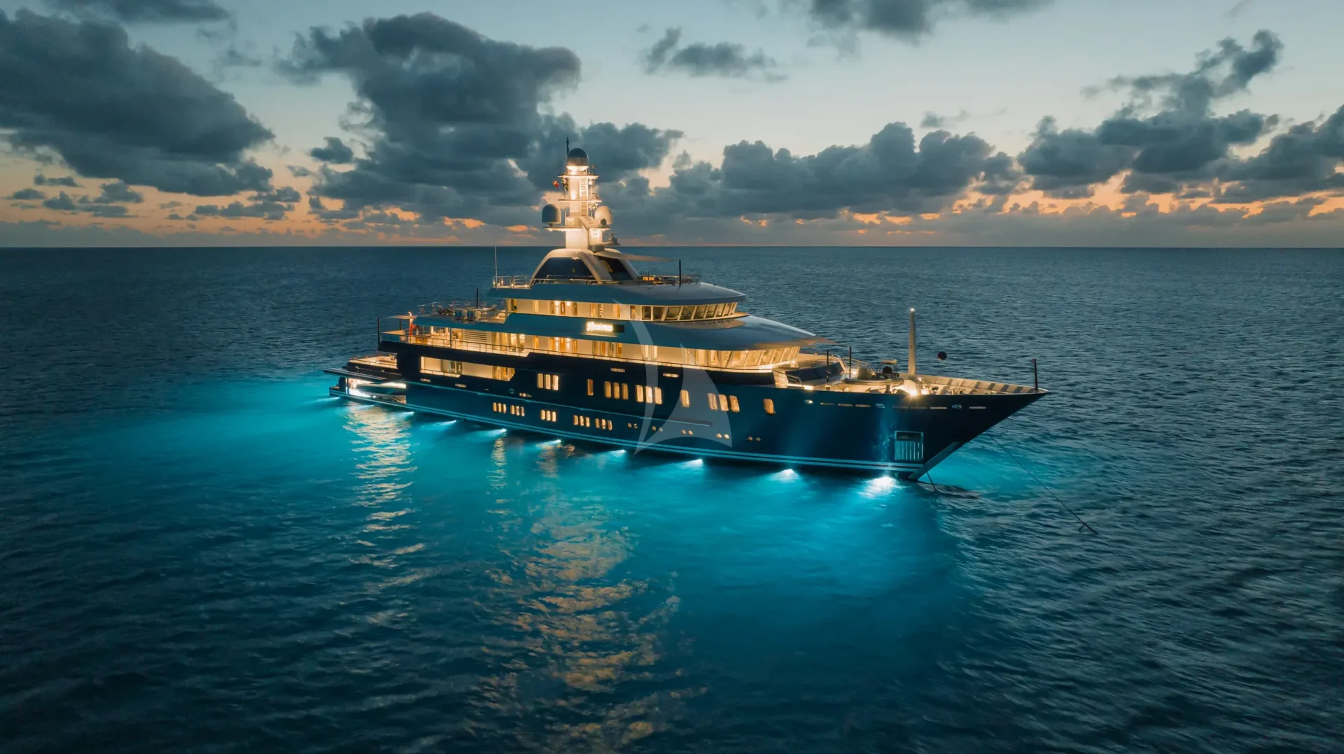 HUNTRESS Charter Yacht