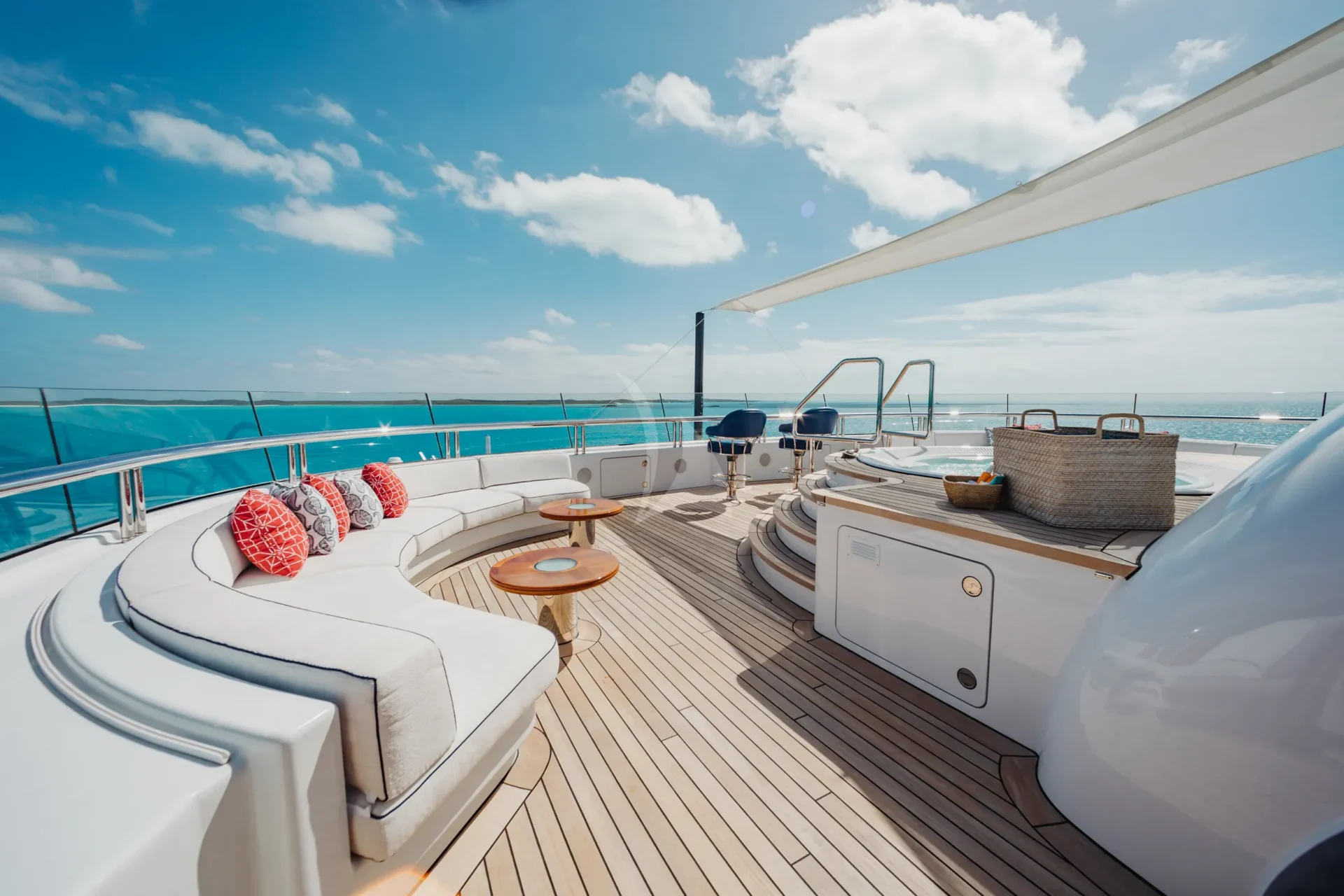 HUNTRESS Charter Yacht