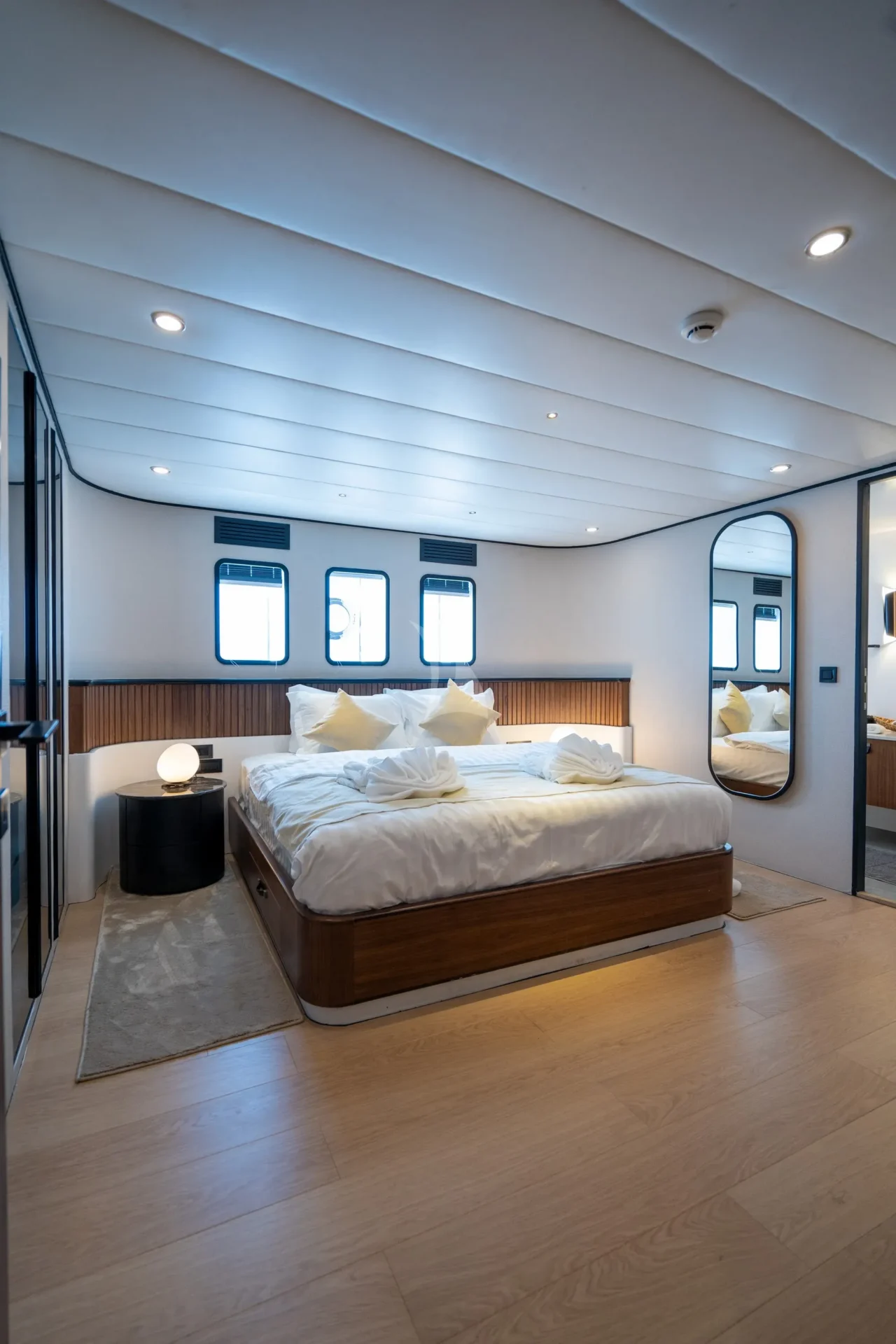 De Love Charter Yacht