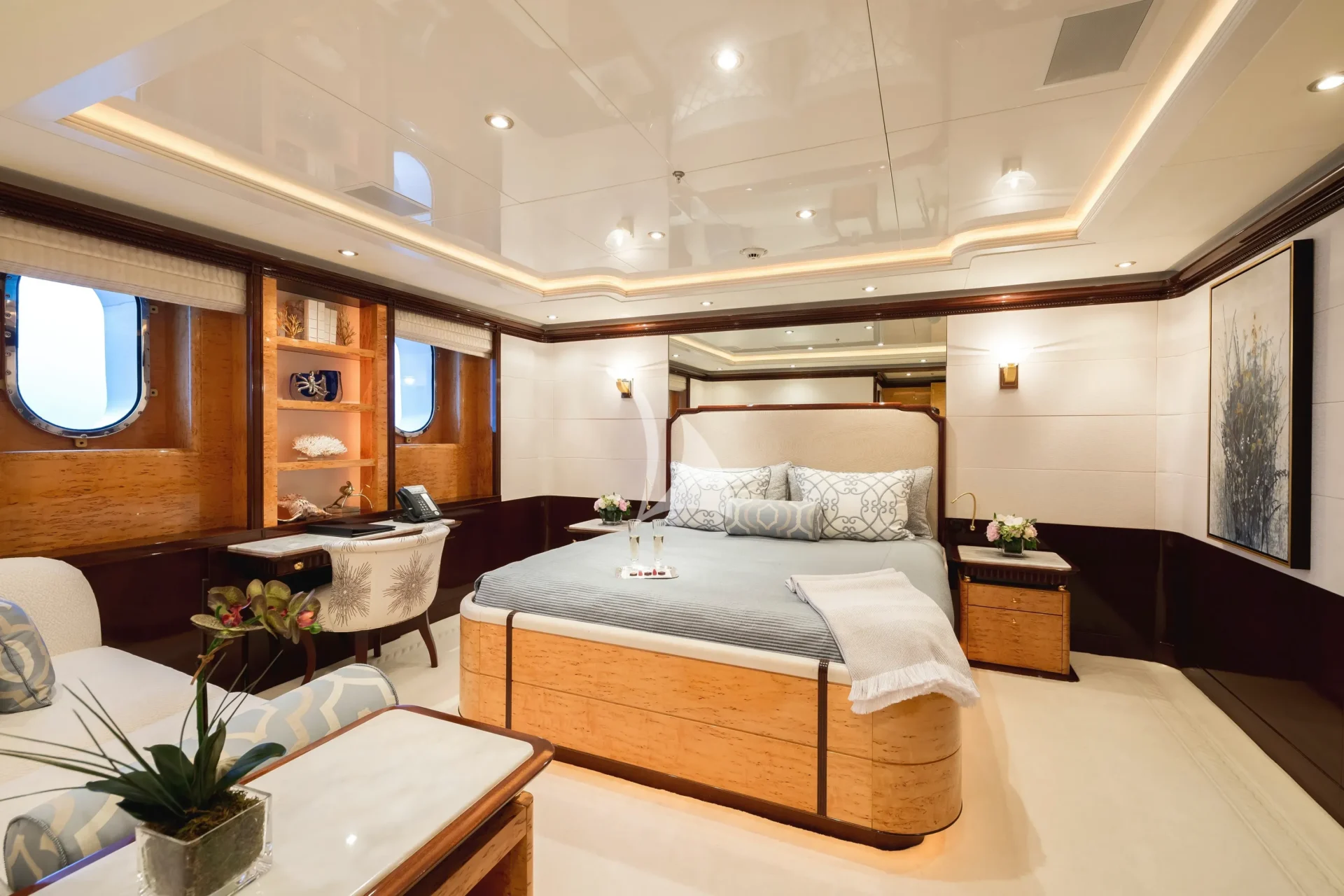 LUCKY LADY Charter Yacht