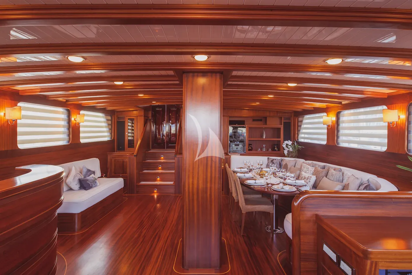HIC SALTA Charter Yacht